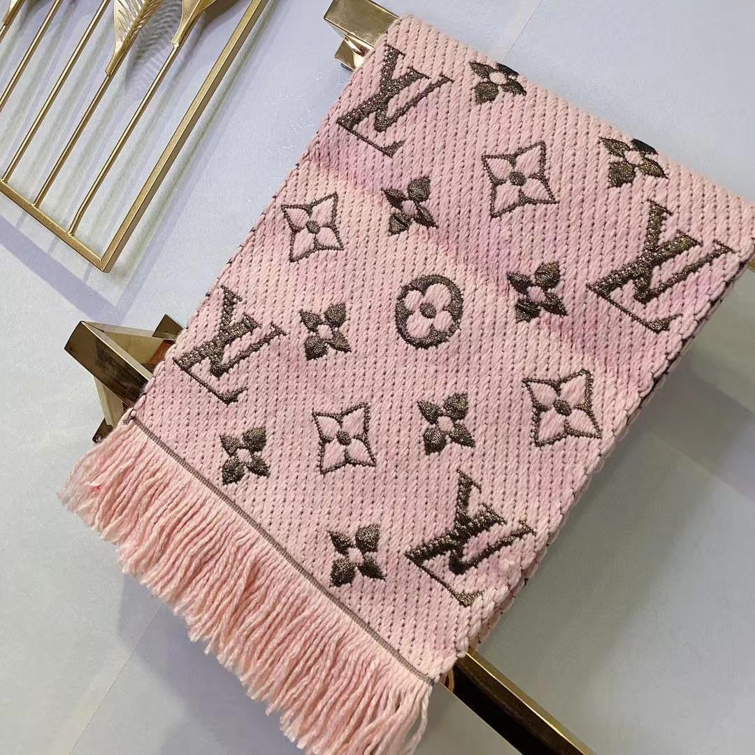 Lv scarf