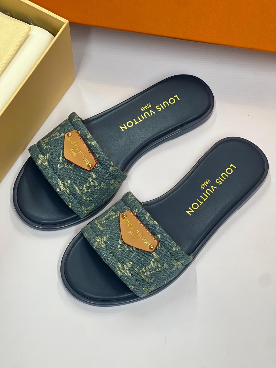 Lv slippers