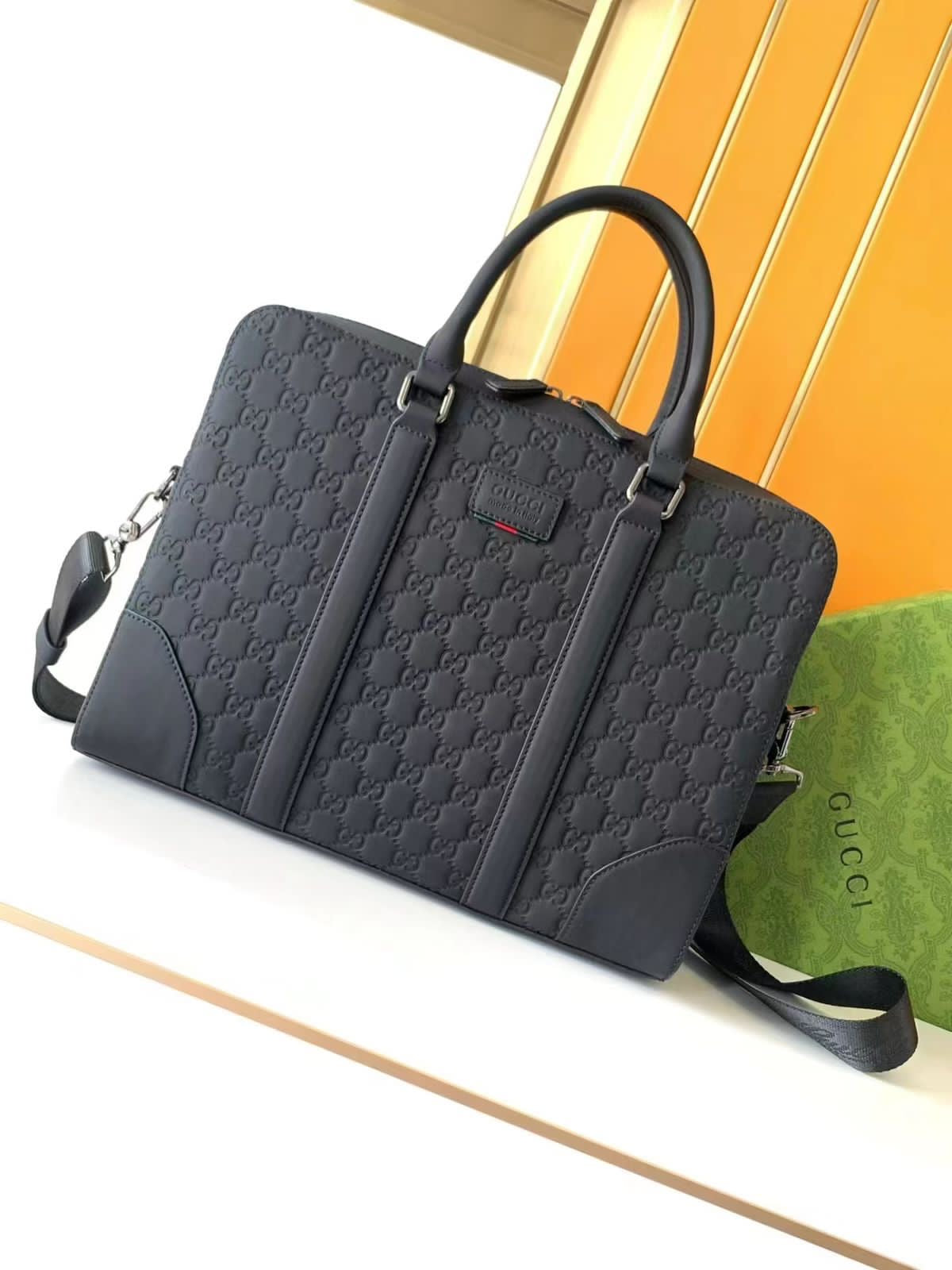 Gcci bag - laptop