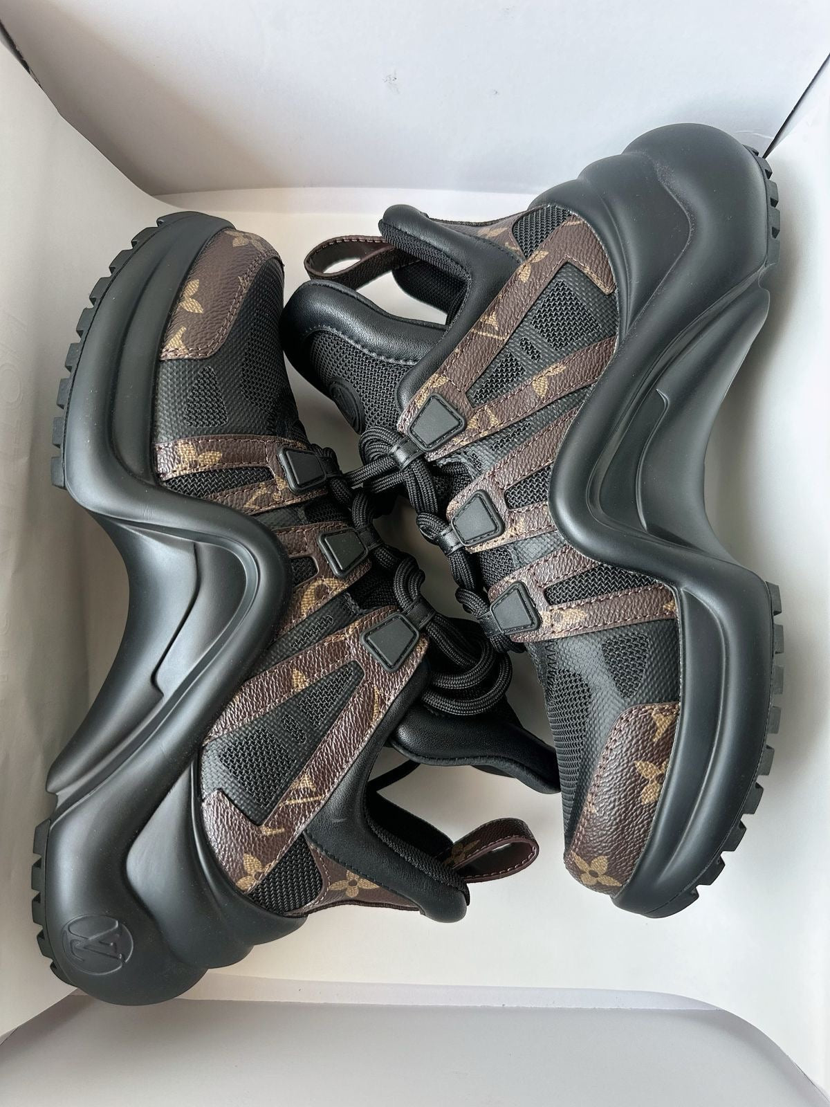 Lv sneakers