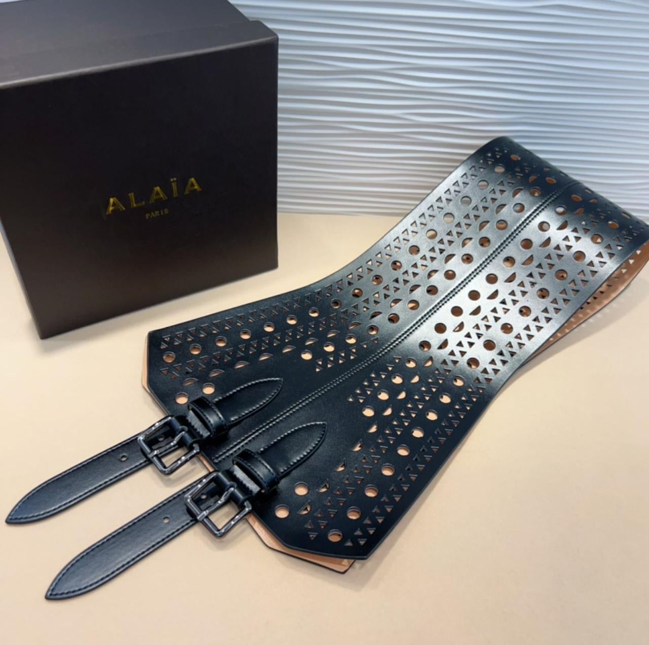 Alaia belt