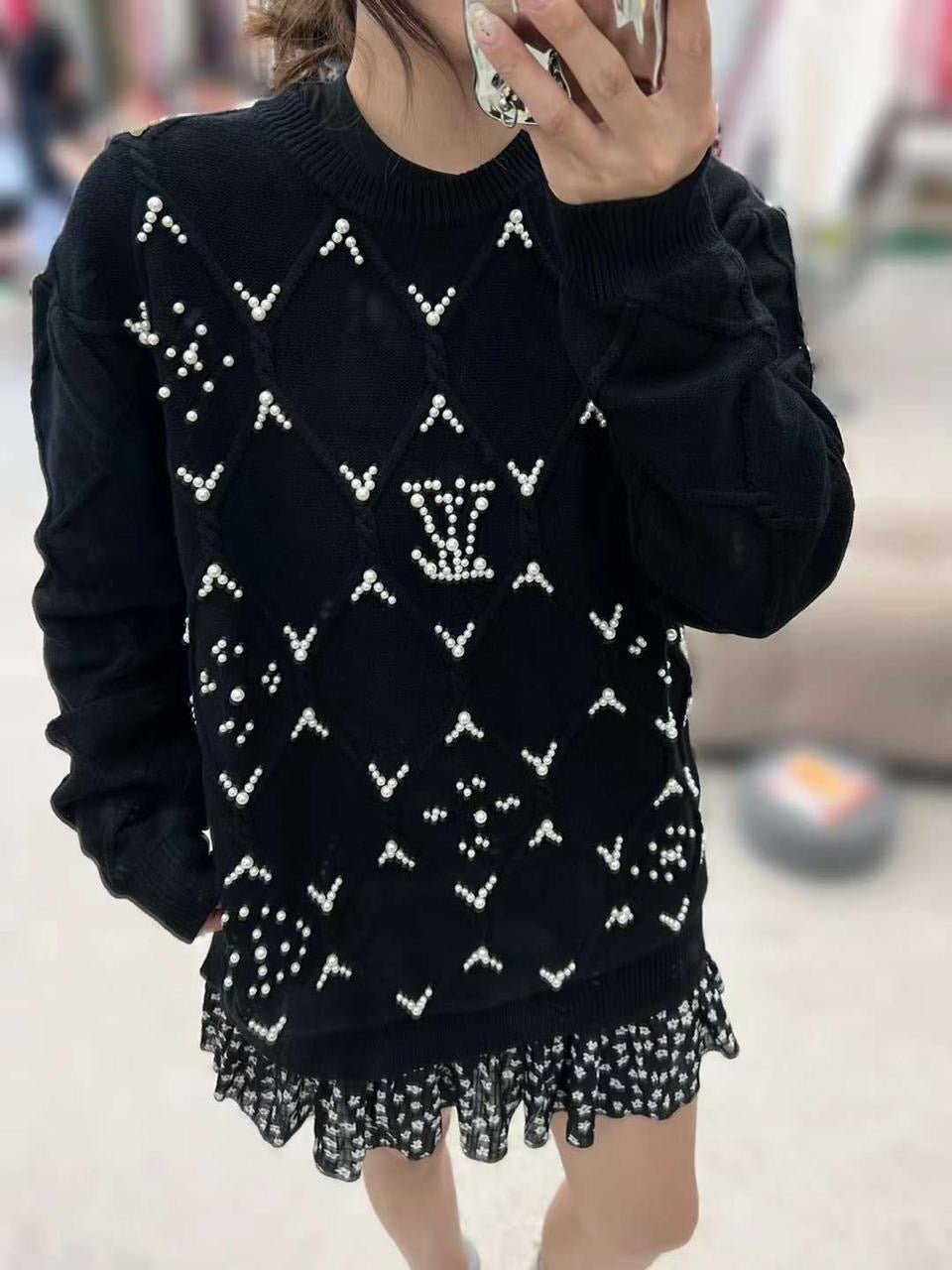 Lv sweater