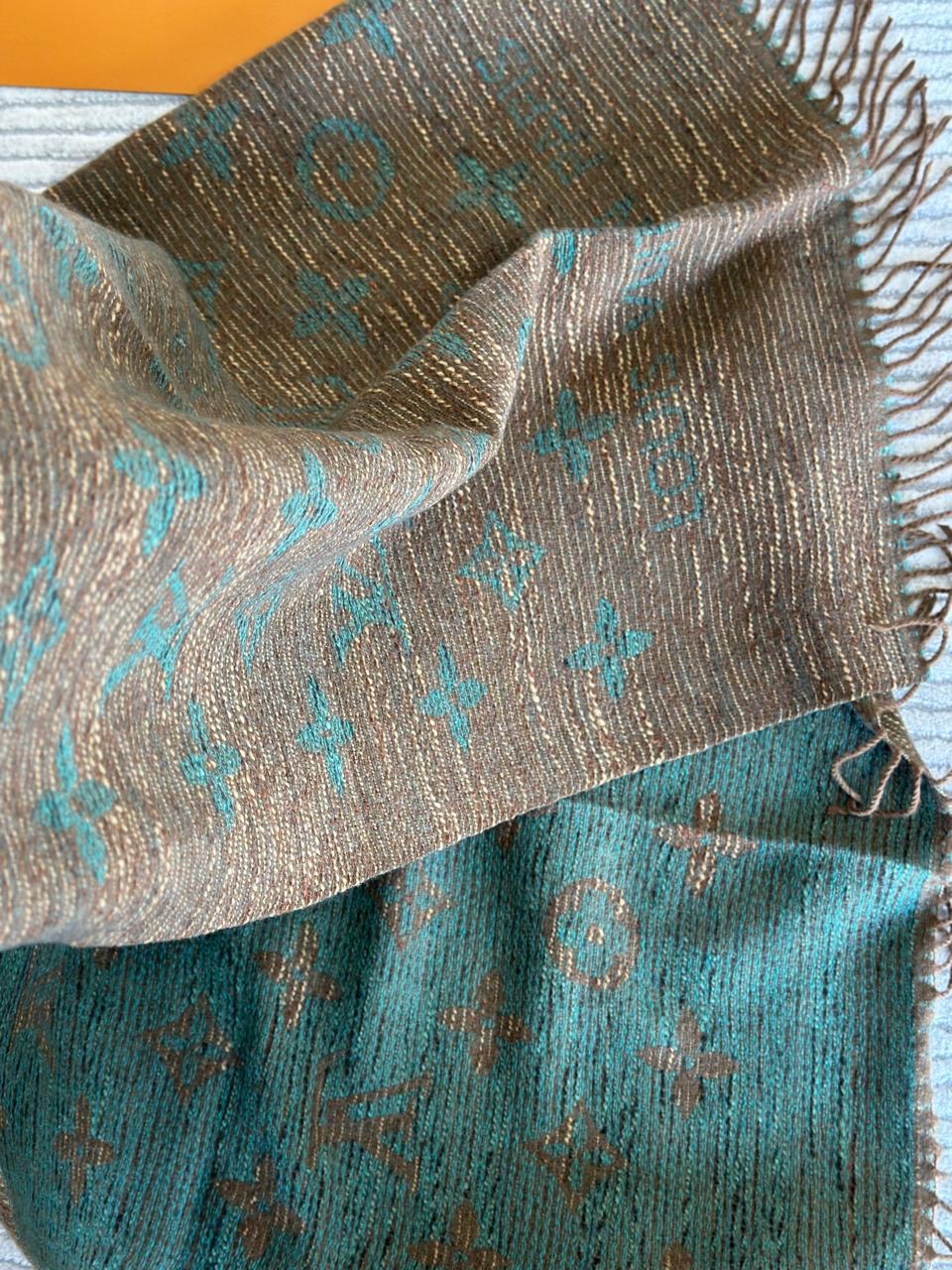 Lv scarf