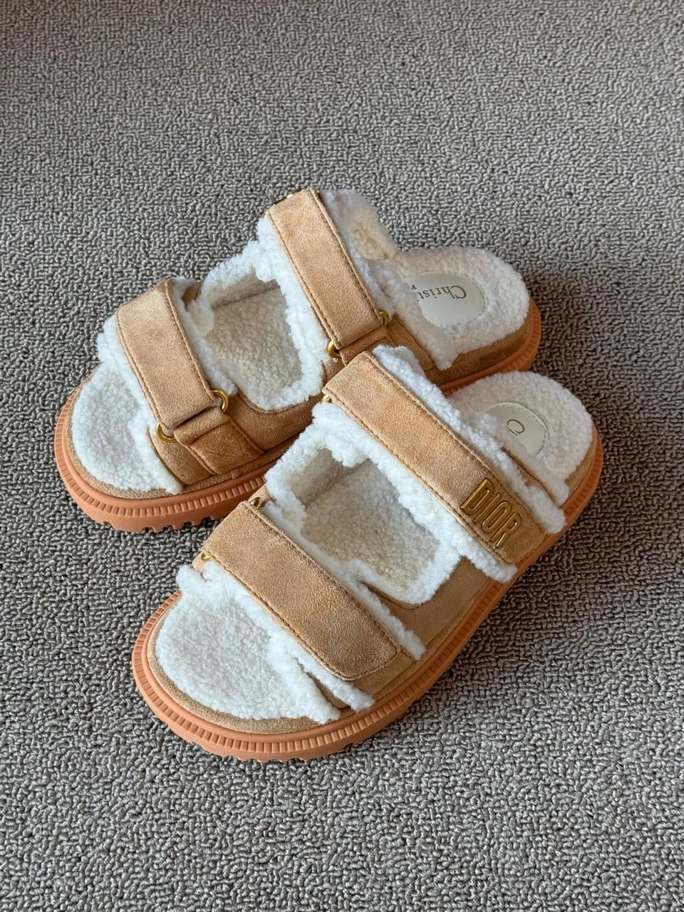 Dior slippers with fur