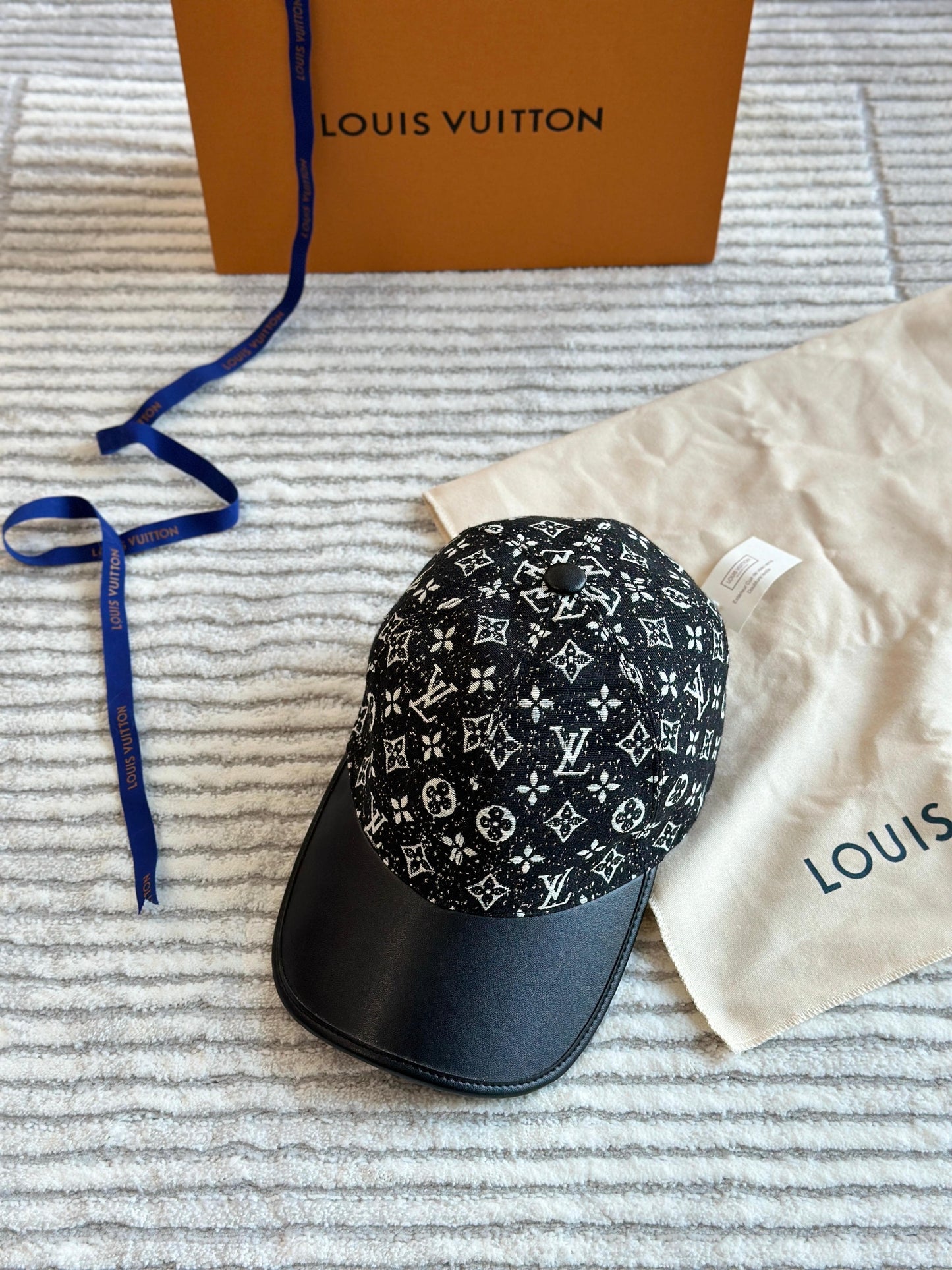 Lv hat