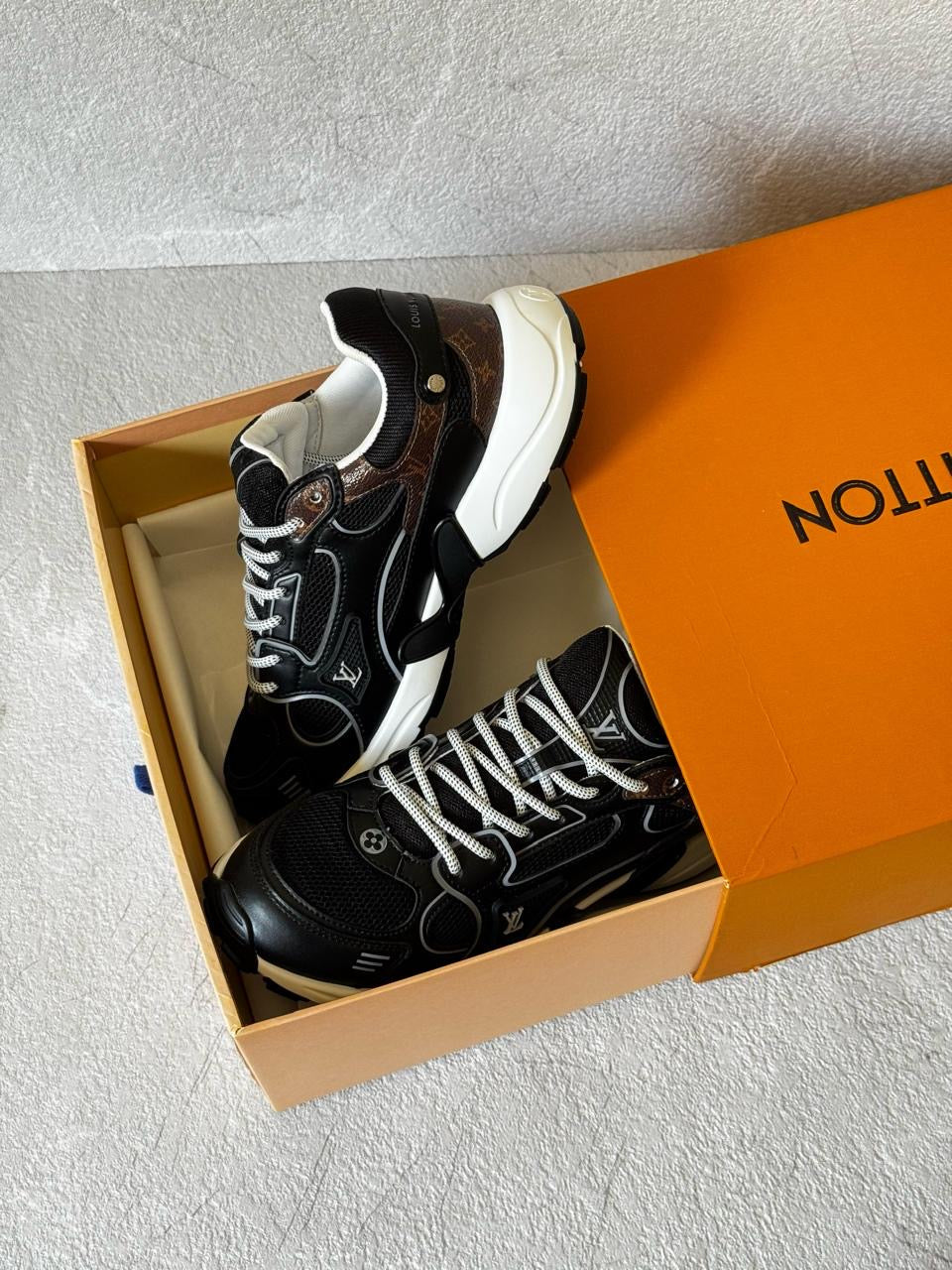 Lv sneakers