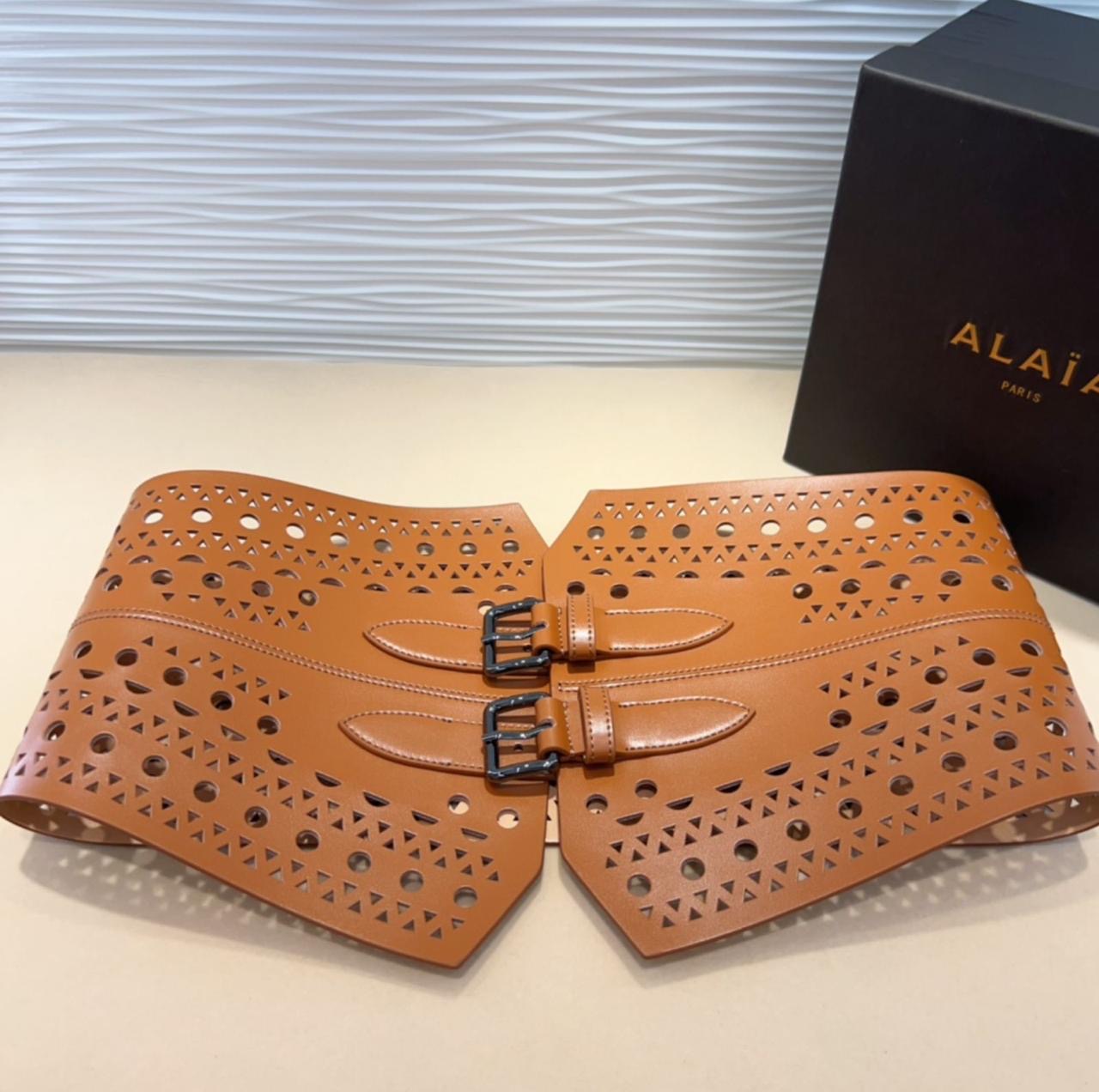 Alaia belt