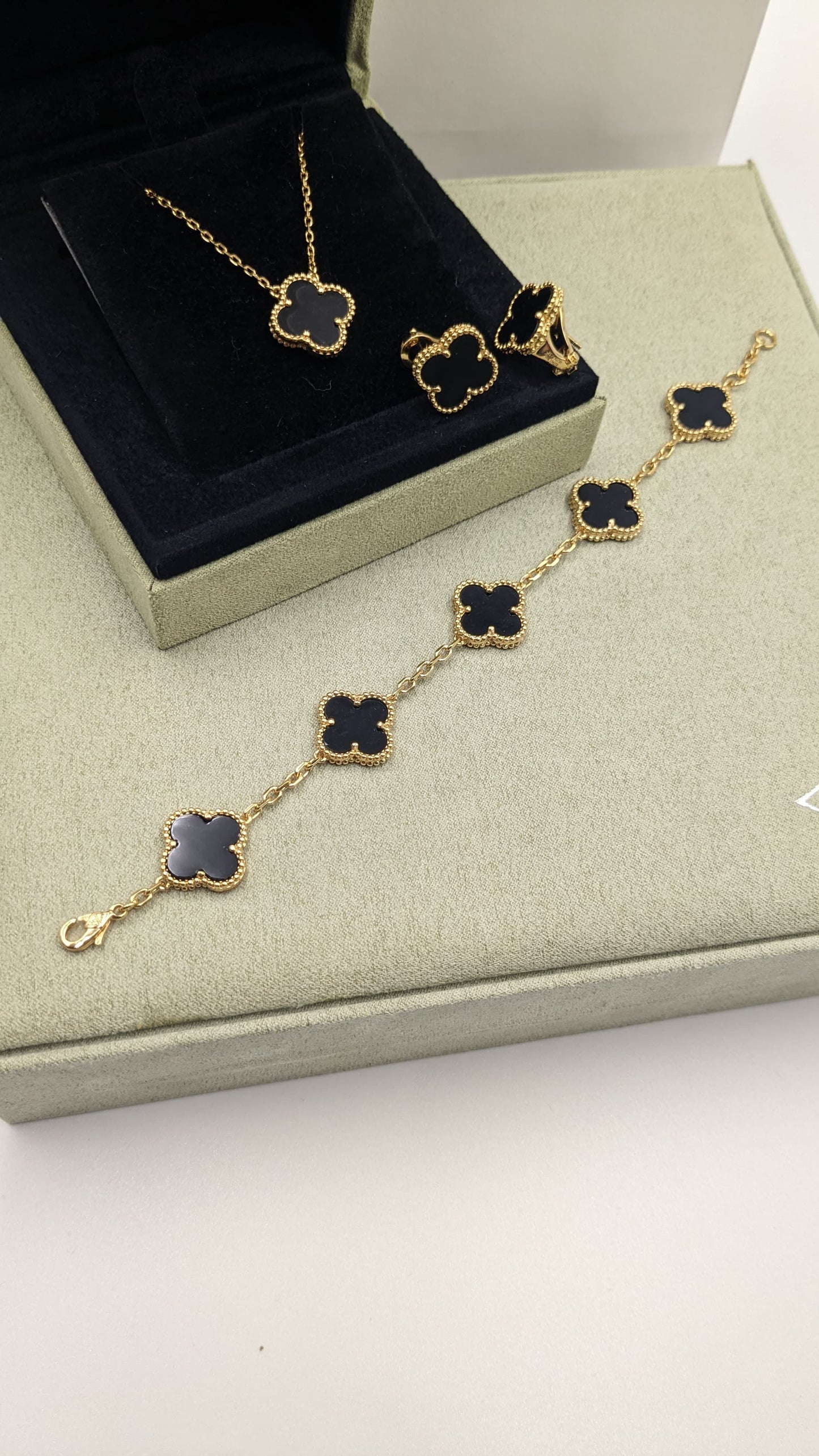 Van cleef jewelry set