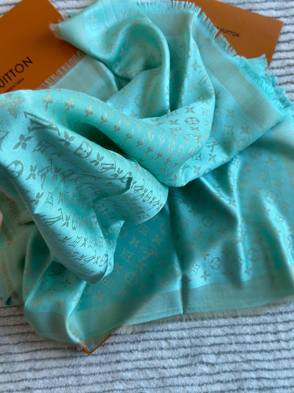 Lv scarf