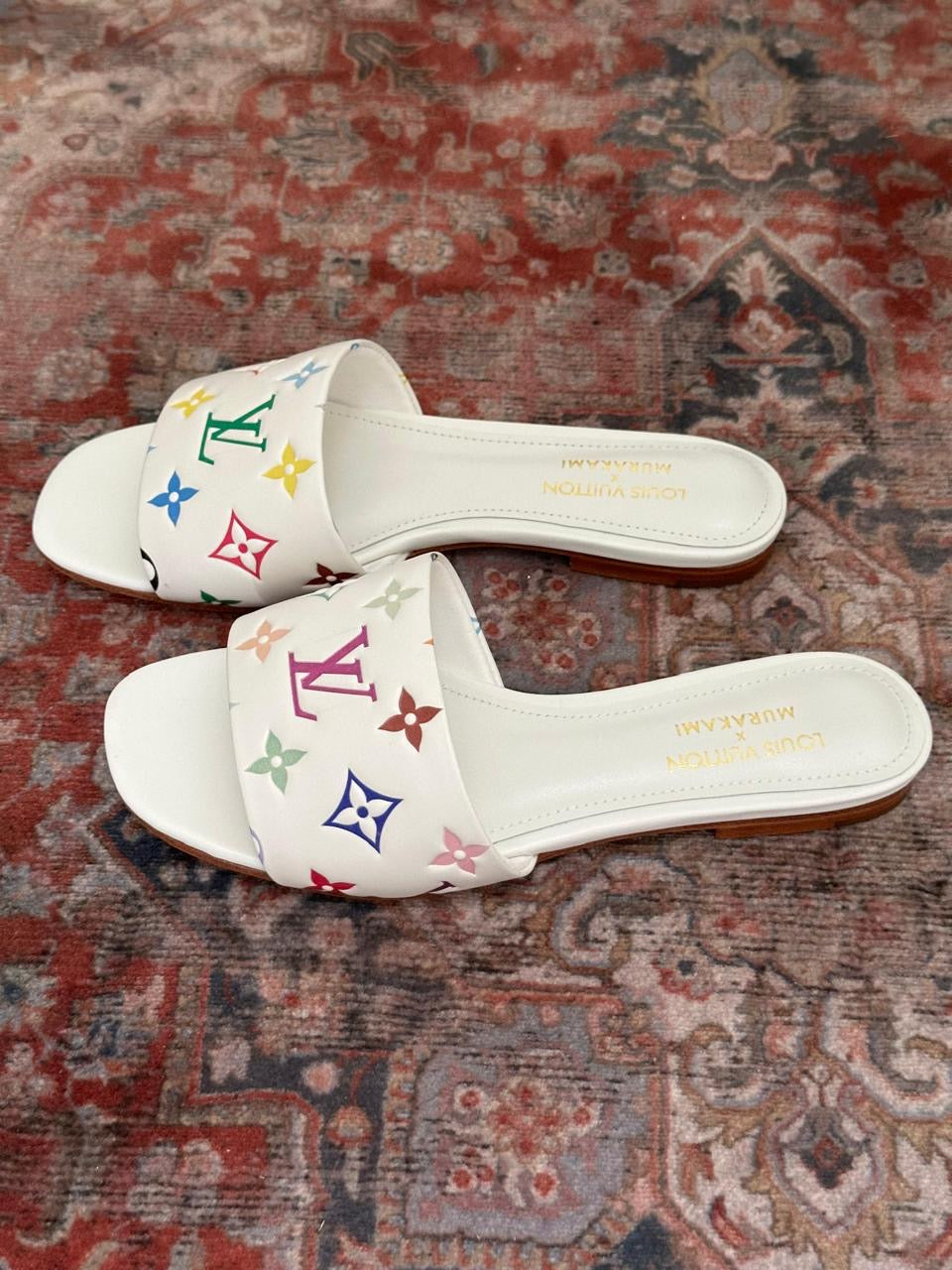 Lv slippers - white