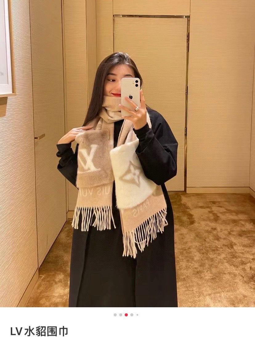Lv scarf
