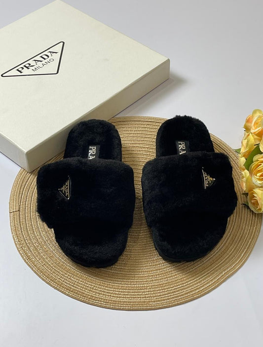 Dior slippers with fur