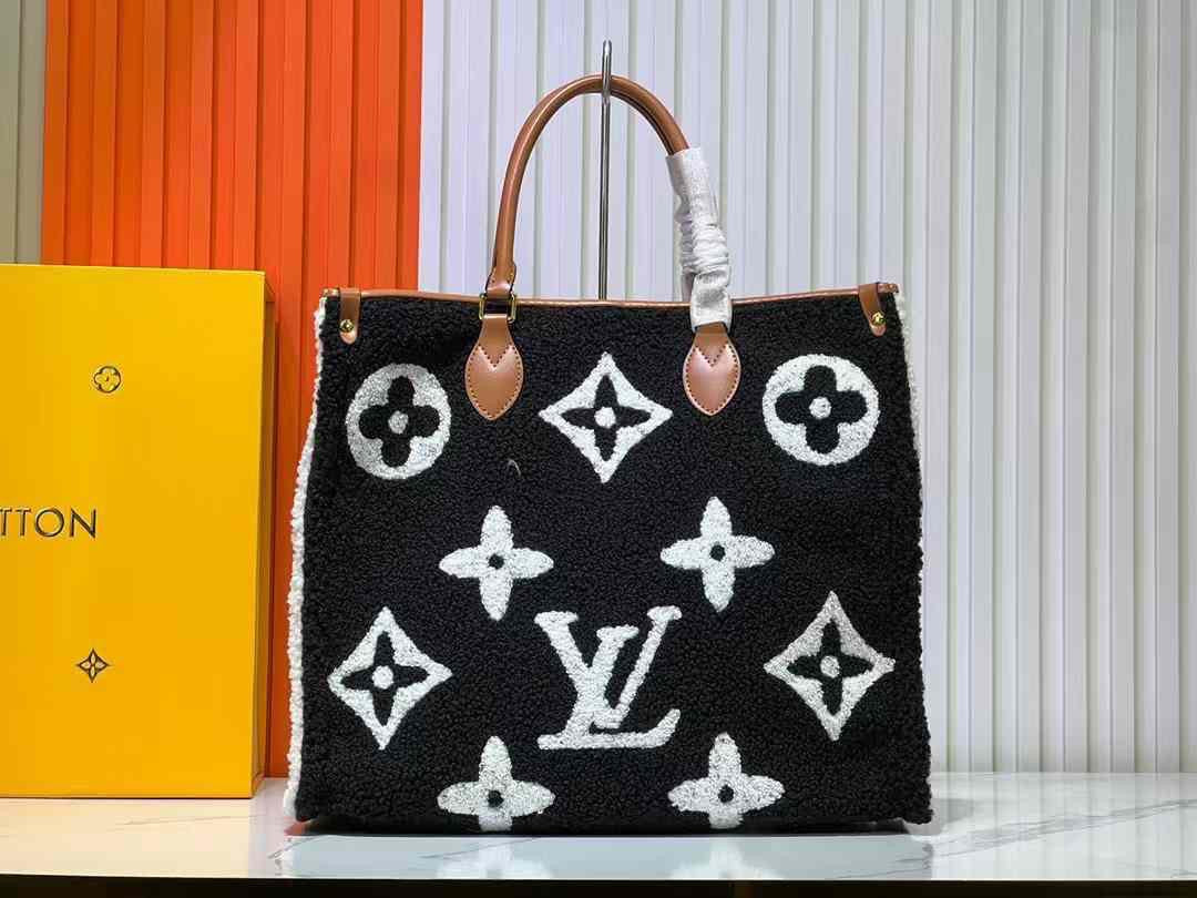 Lv bag tote with fur