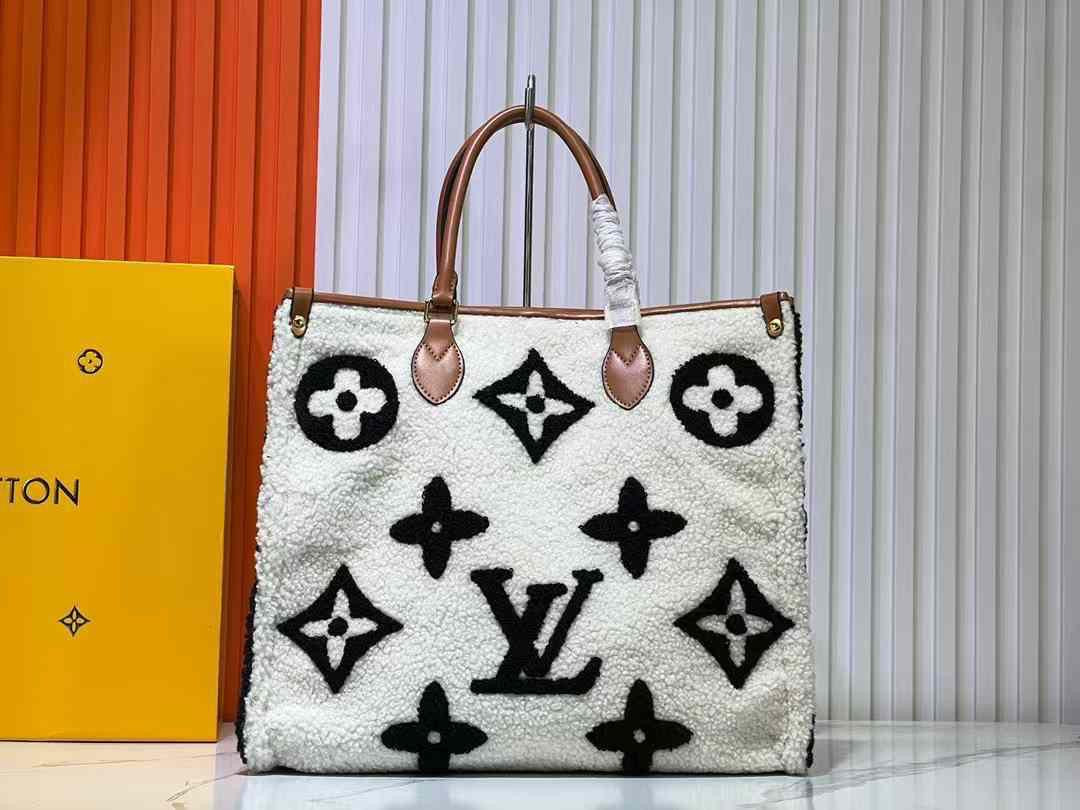 Lv bag tote with fur