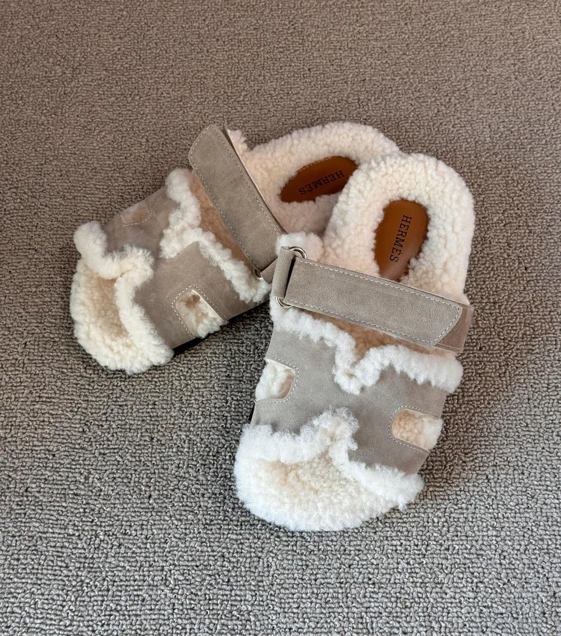 Hermes slippers chypre with fur