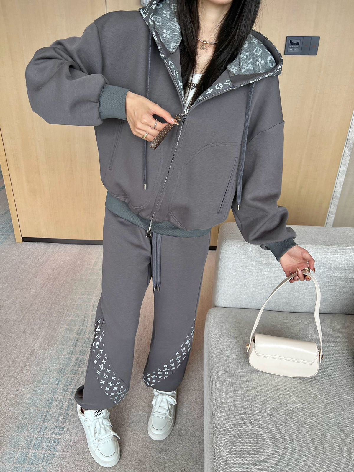 Lv tracksuit