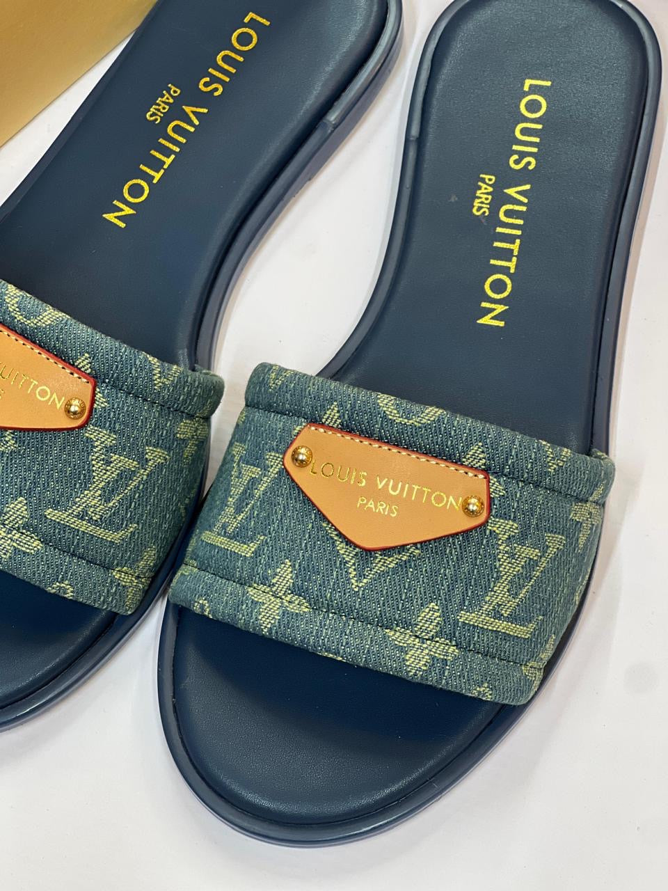 Lv slippers
