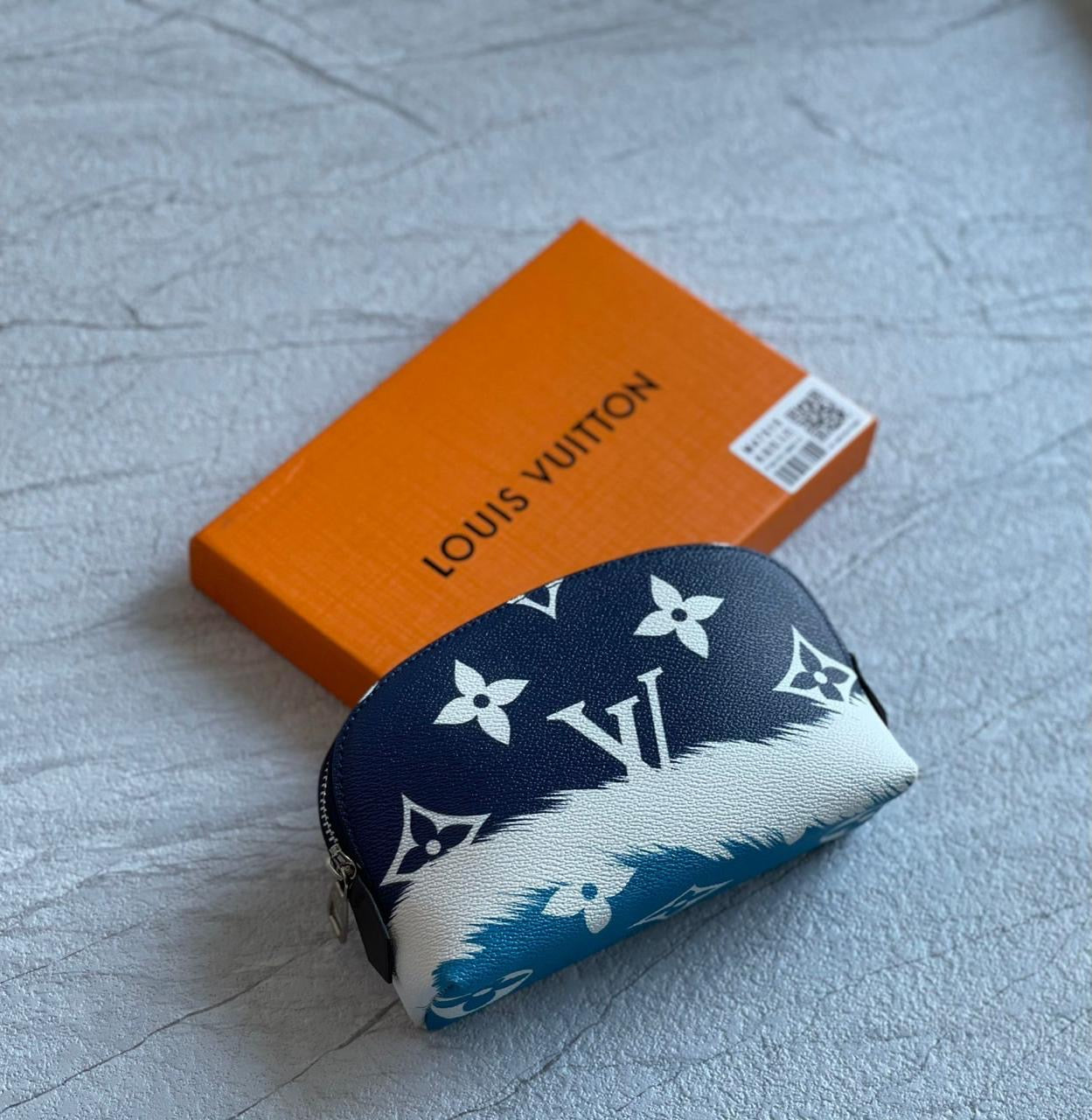 Lv wallet - make up bag