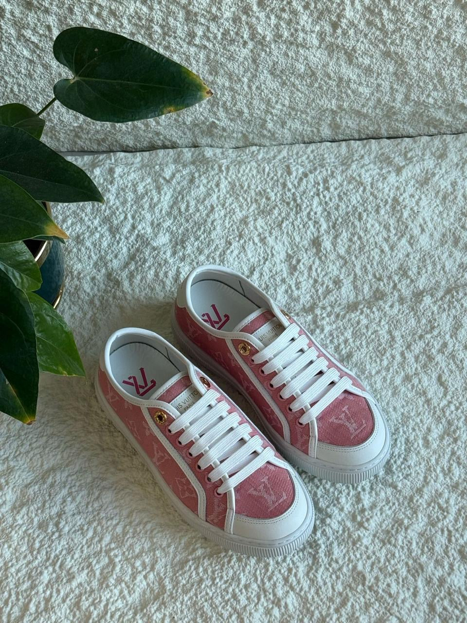 Lv sneakers