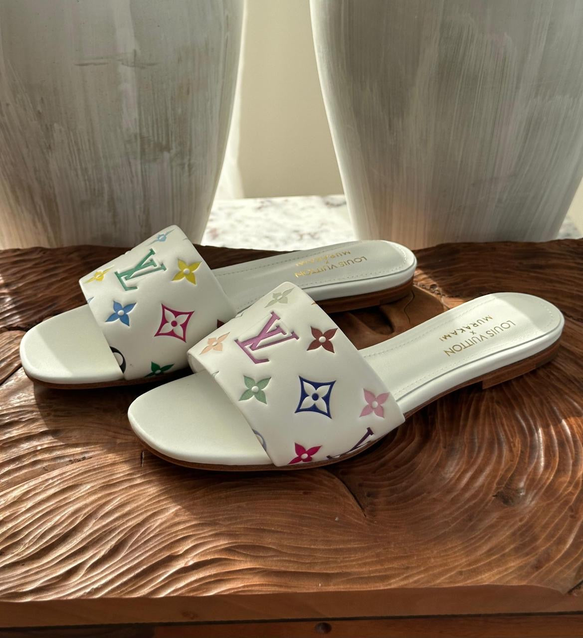 Lv slippers - white
