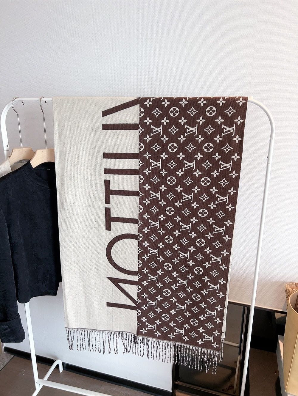 Lv shawl