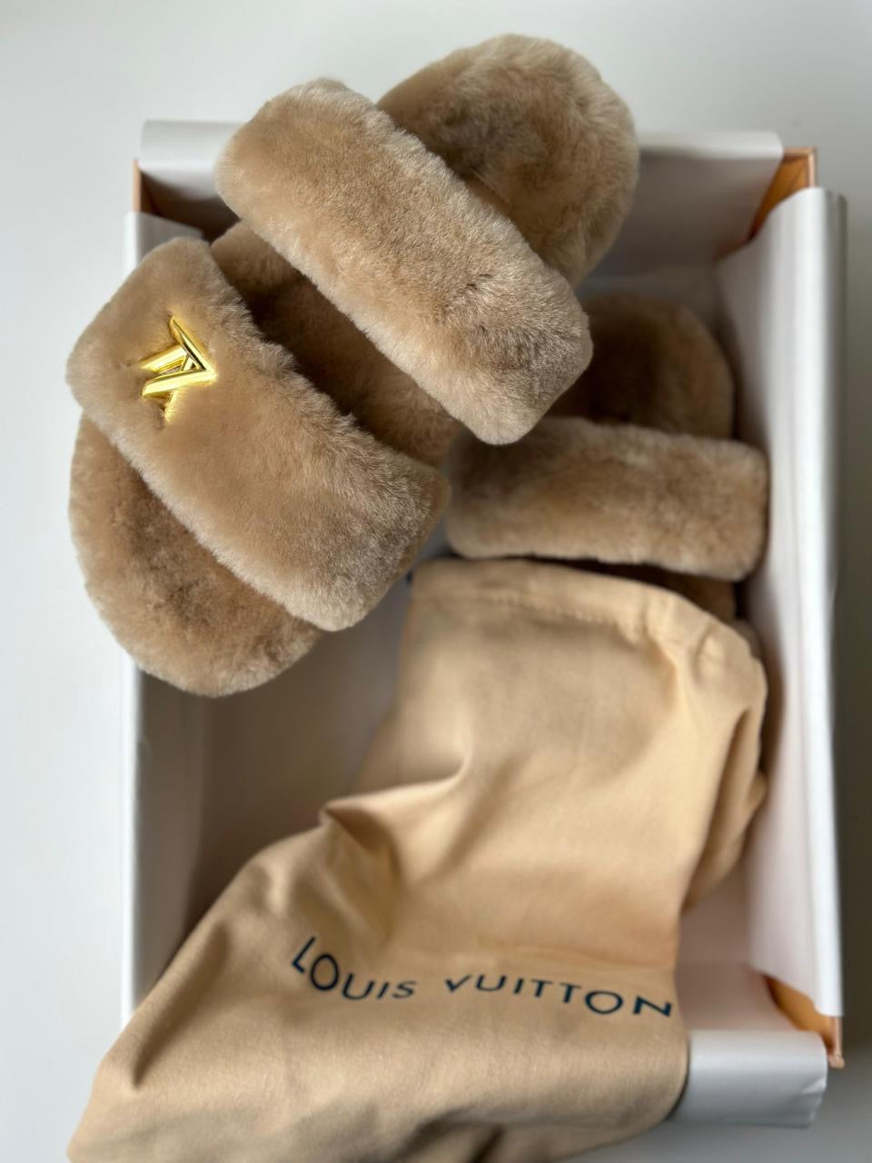 Lv slipper with fur