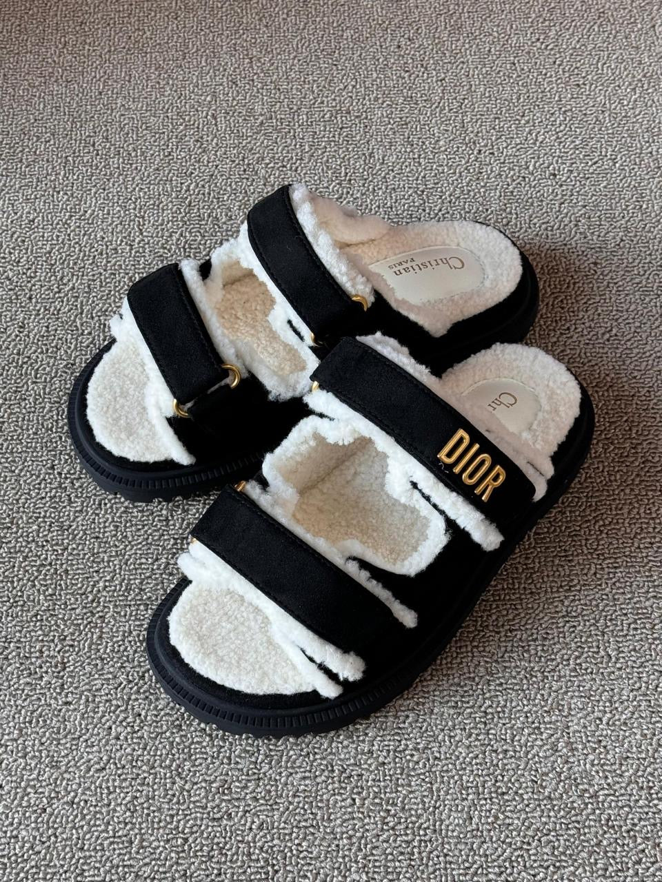 Dior slippers with fur