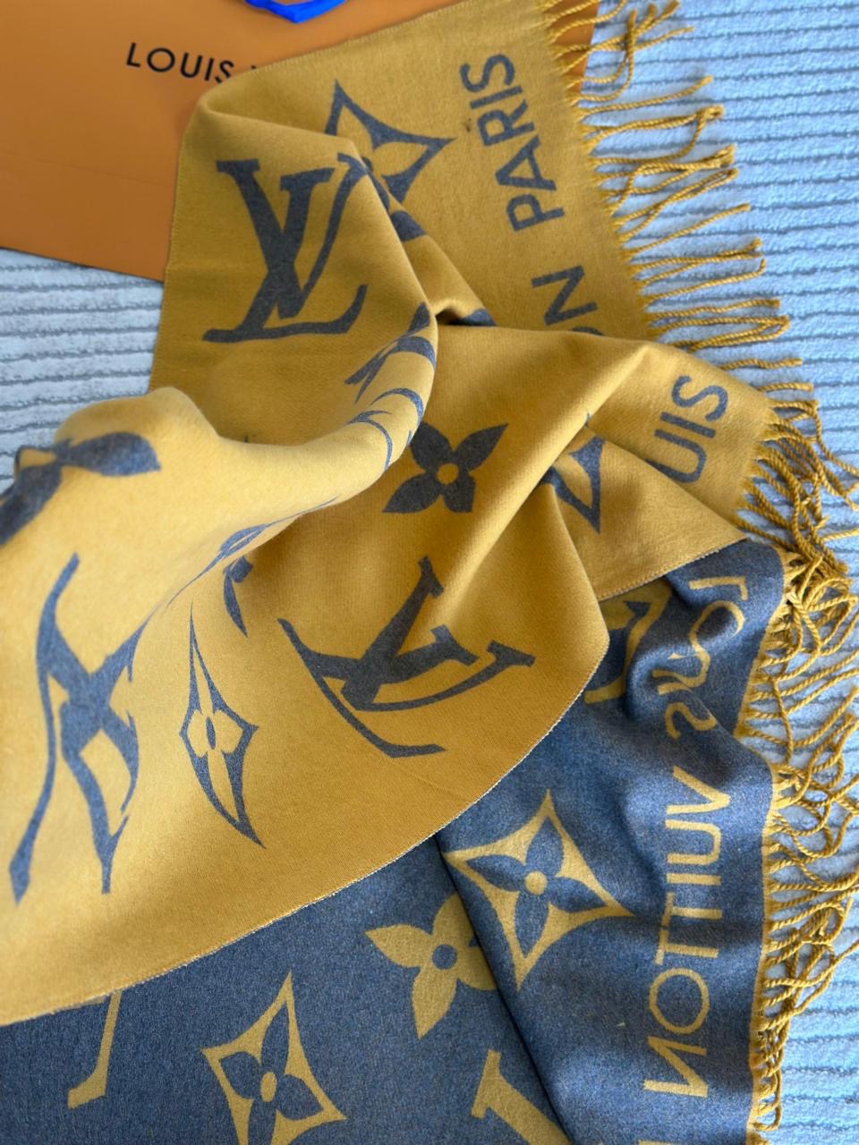Lv scarf