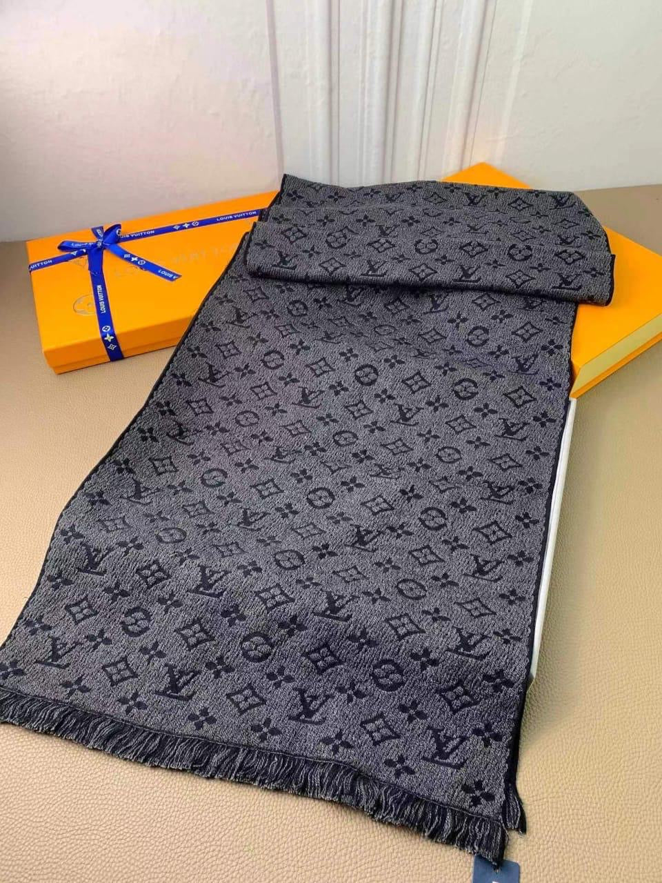 Lv scarf