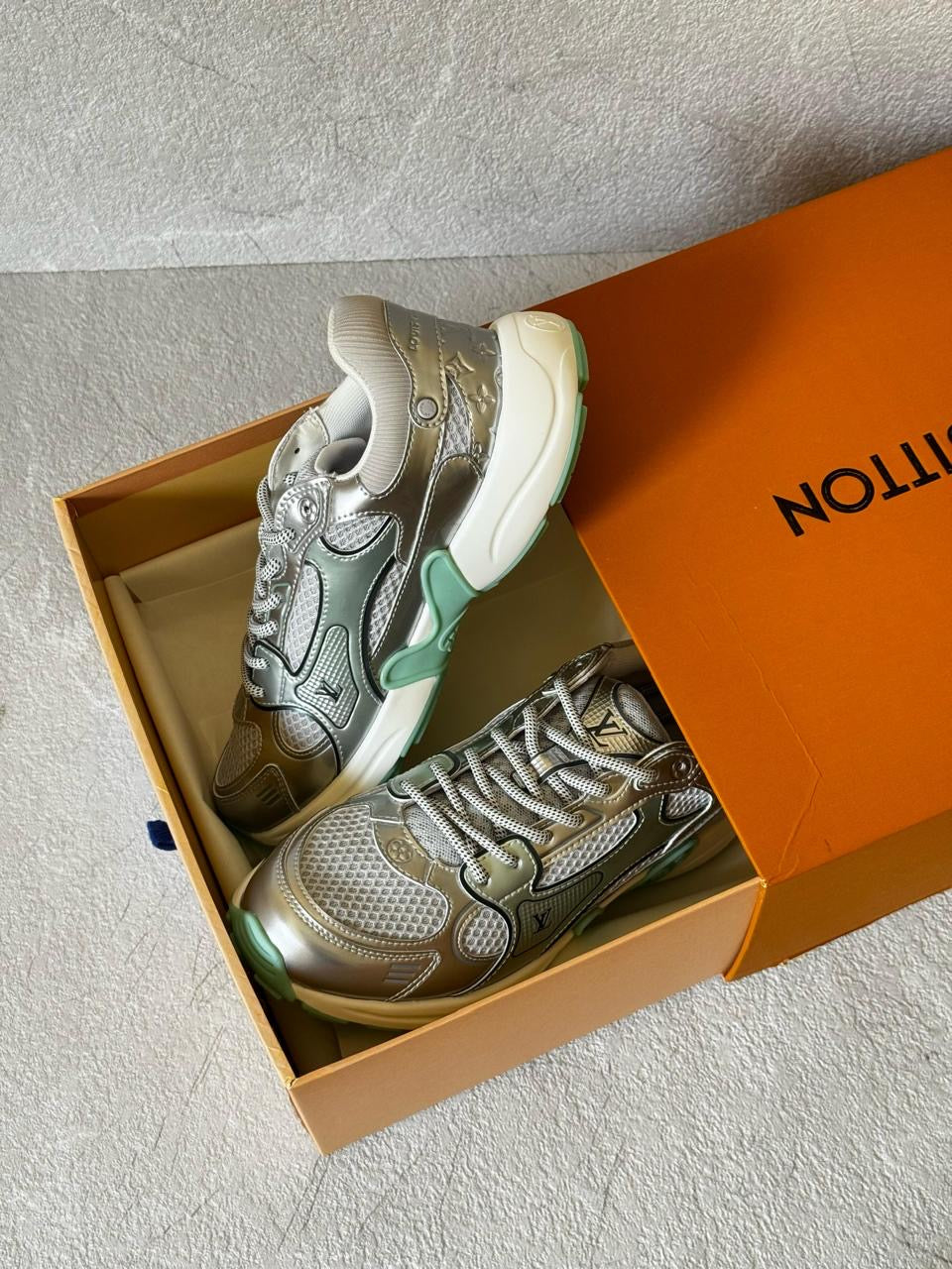 Lv sneakers