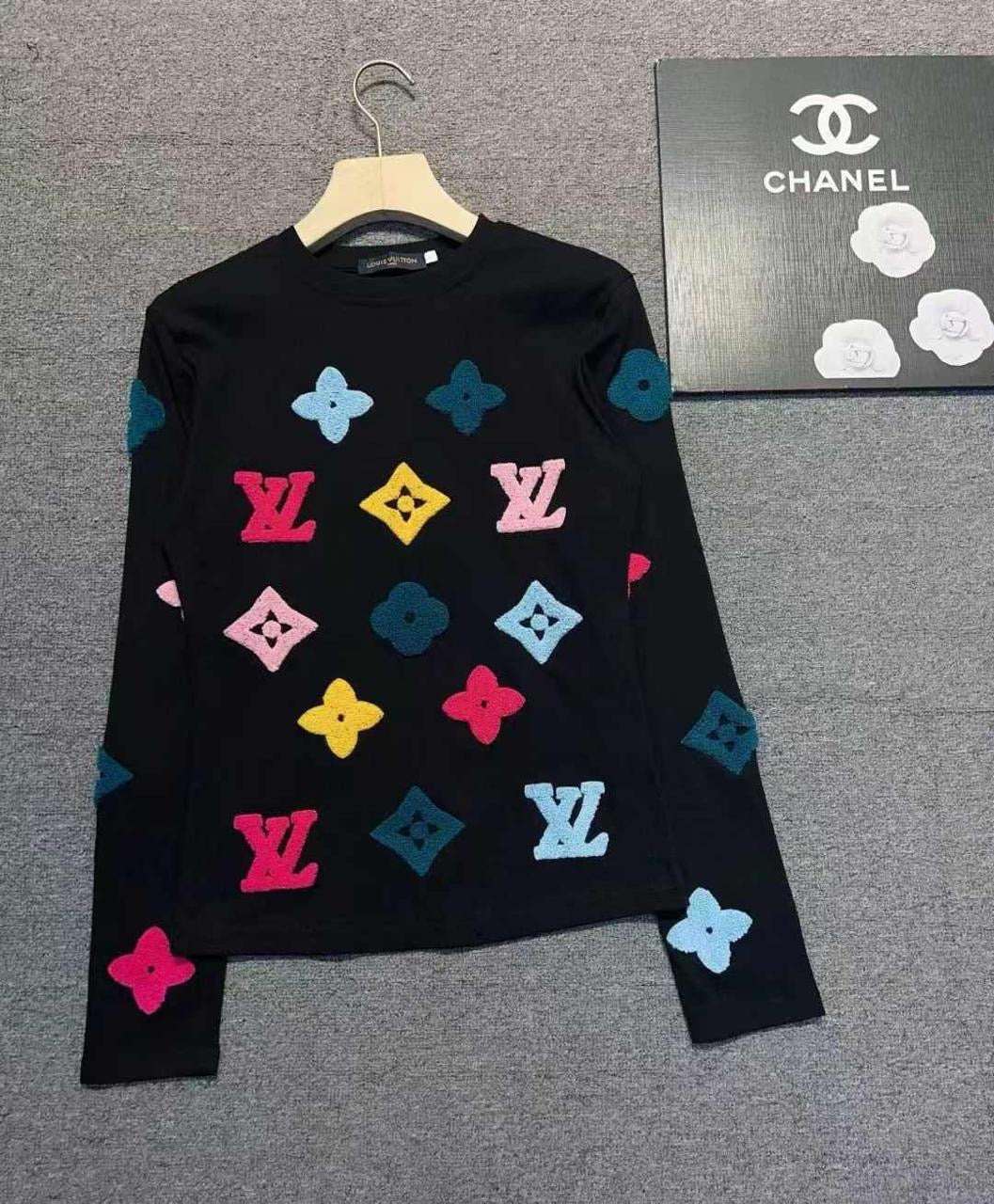 Lv sweater