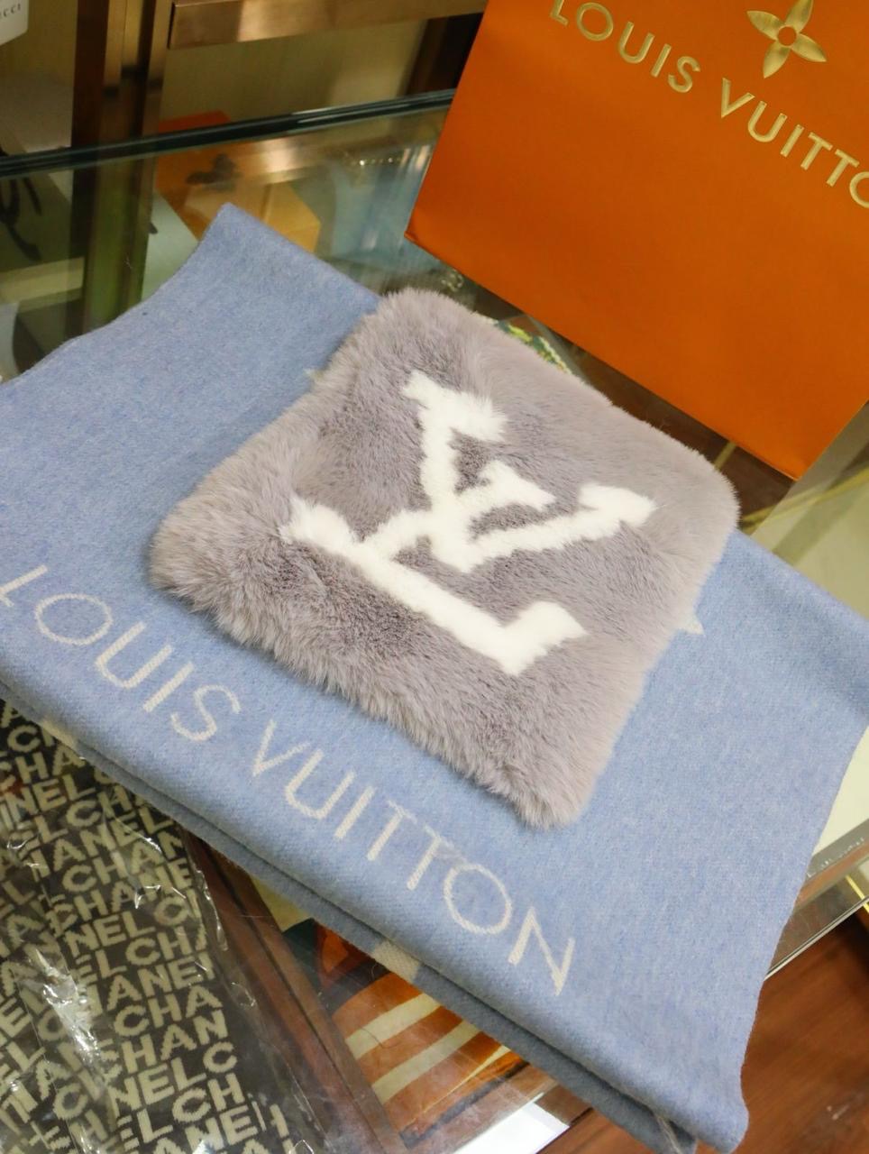 Lv scarf