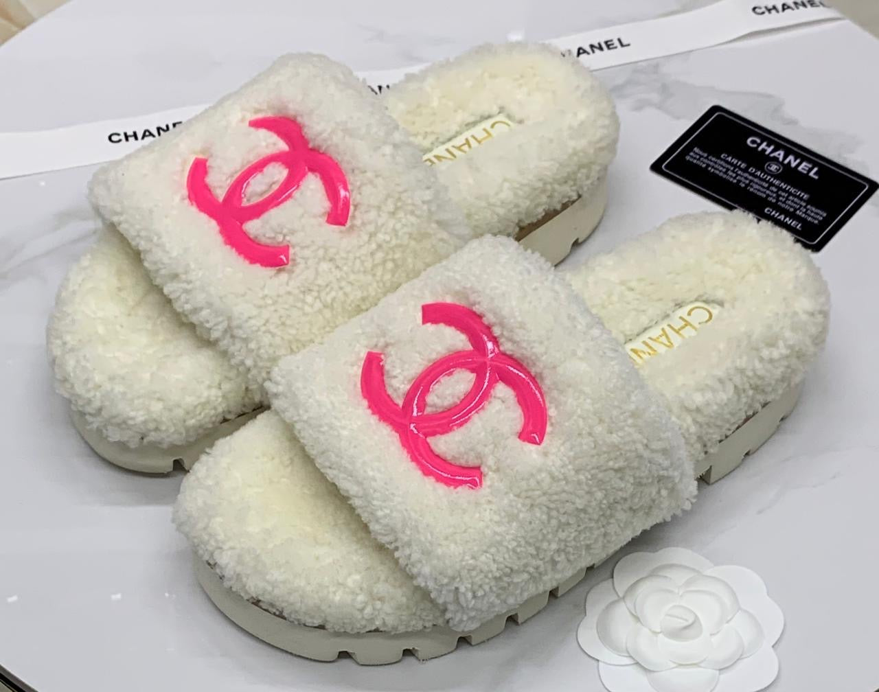 Chanel slippers with fur