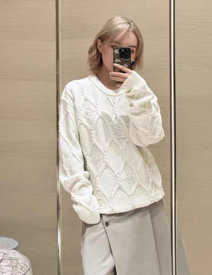 Lv sweater