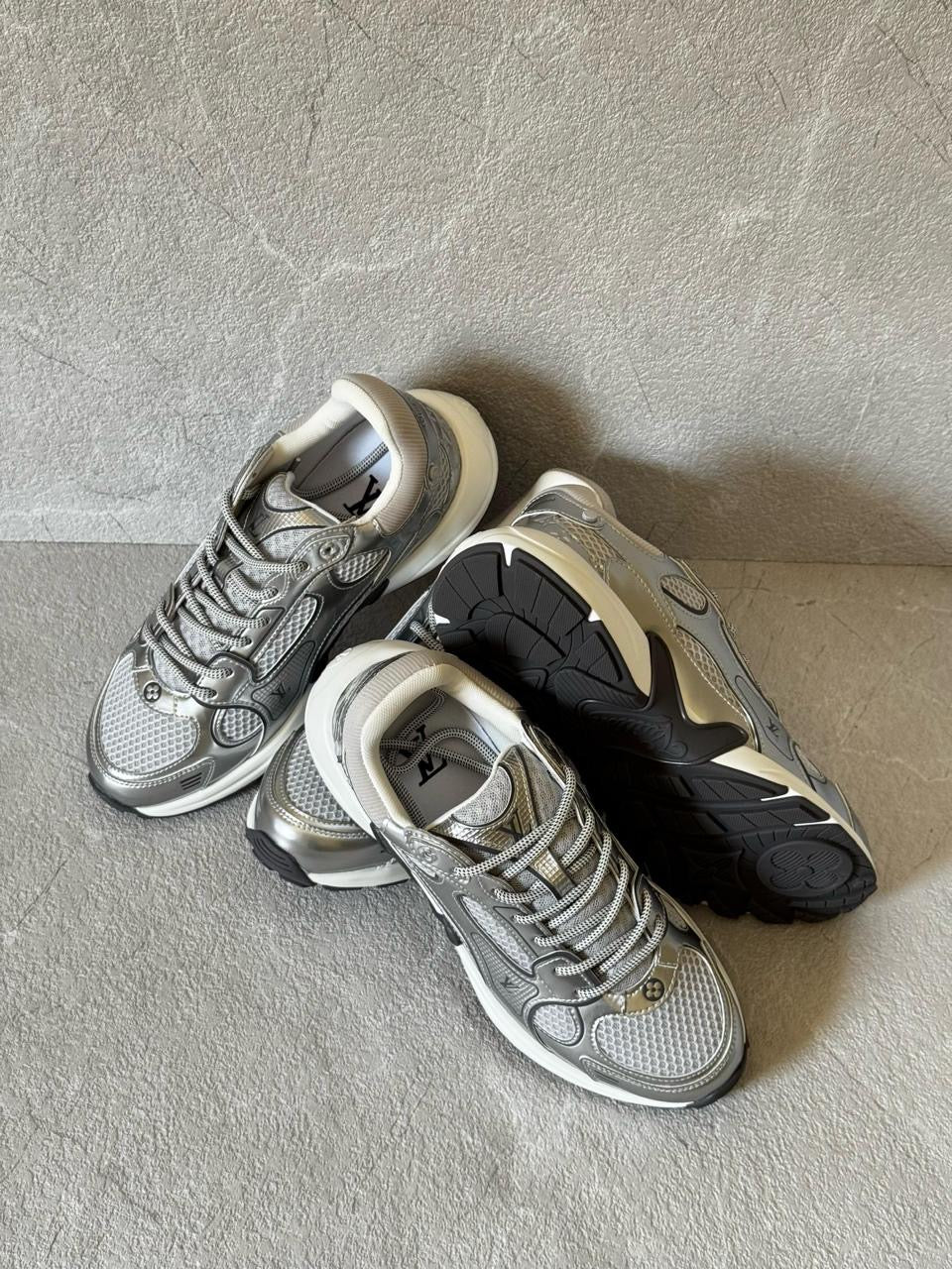 Lv sneakers
