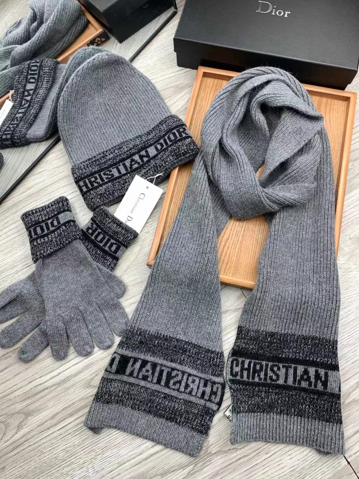 Dior scarf - hat - gloves set