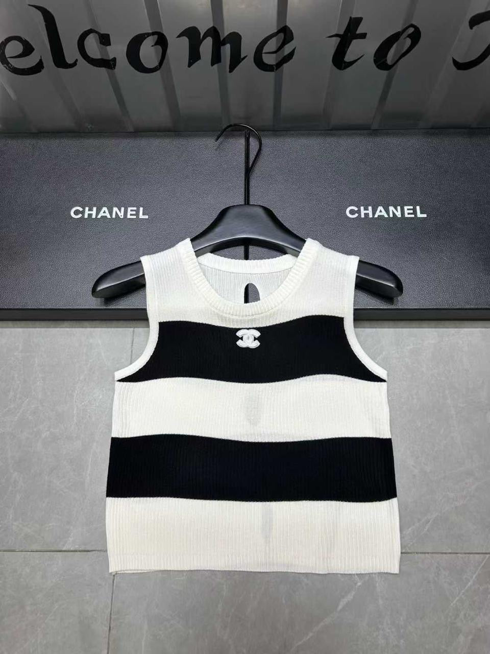Chanel top