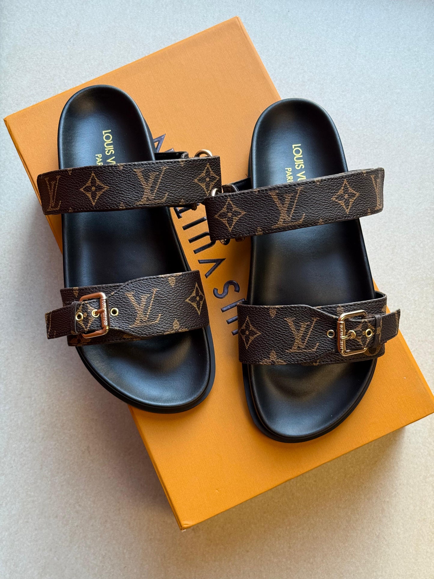 Lv slippers