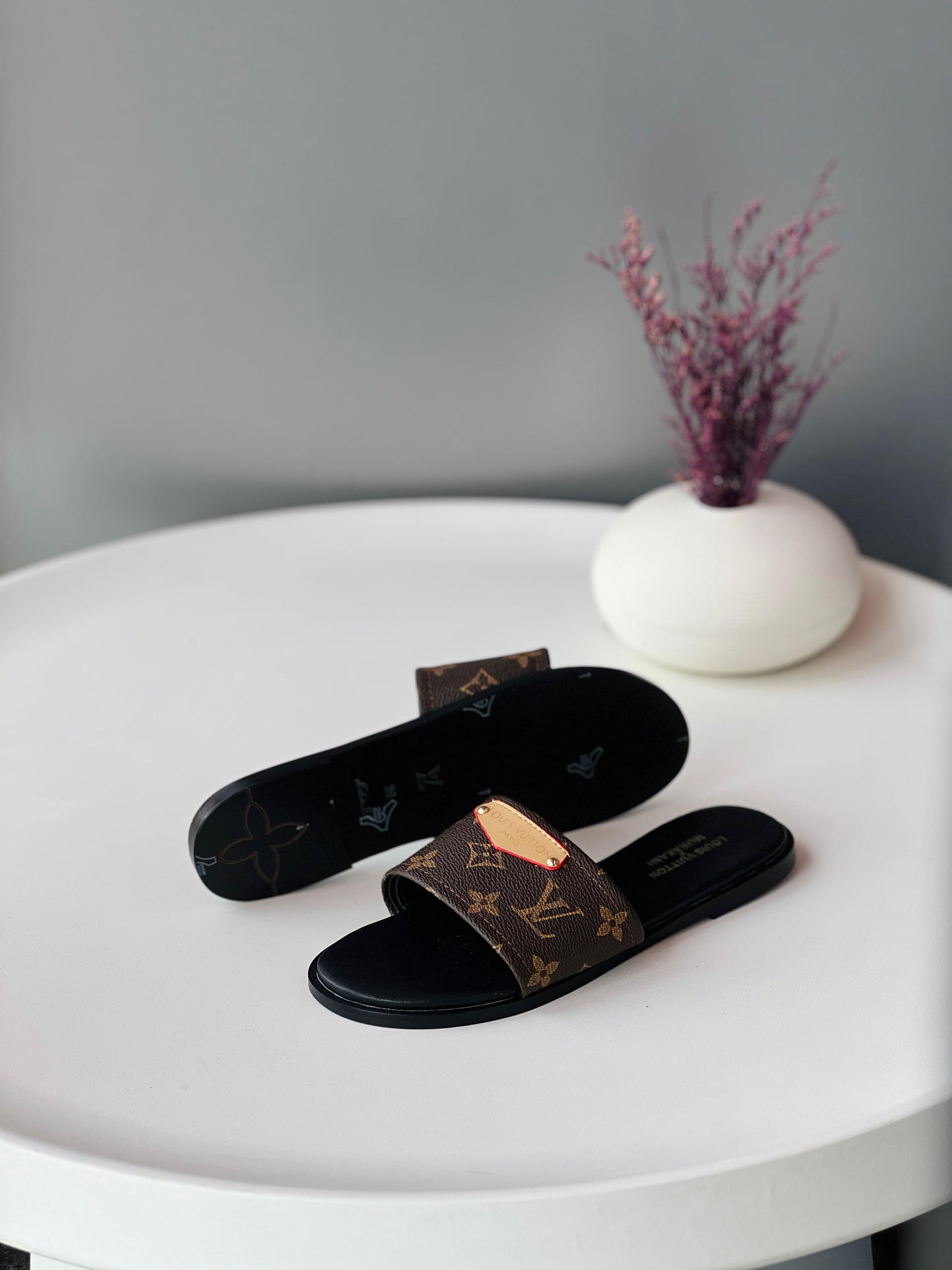 Lv slippers - cherry