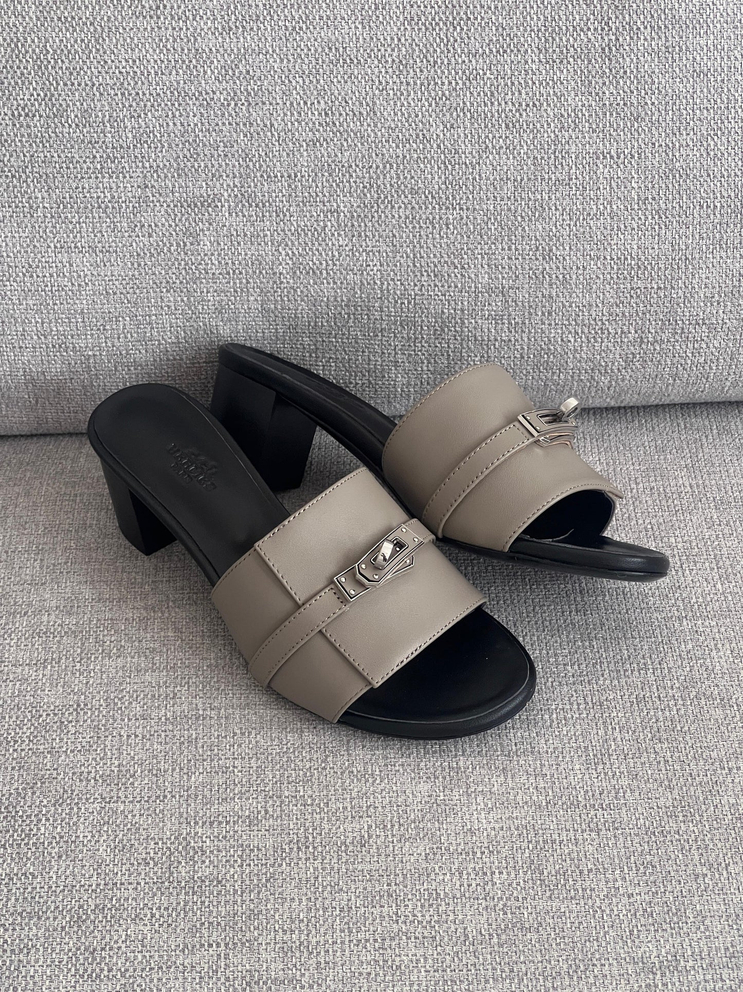 Hermes slippers & Hermes sandals heels - Taupe Grey