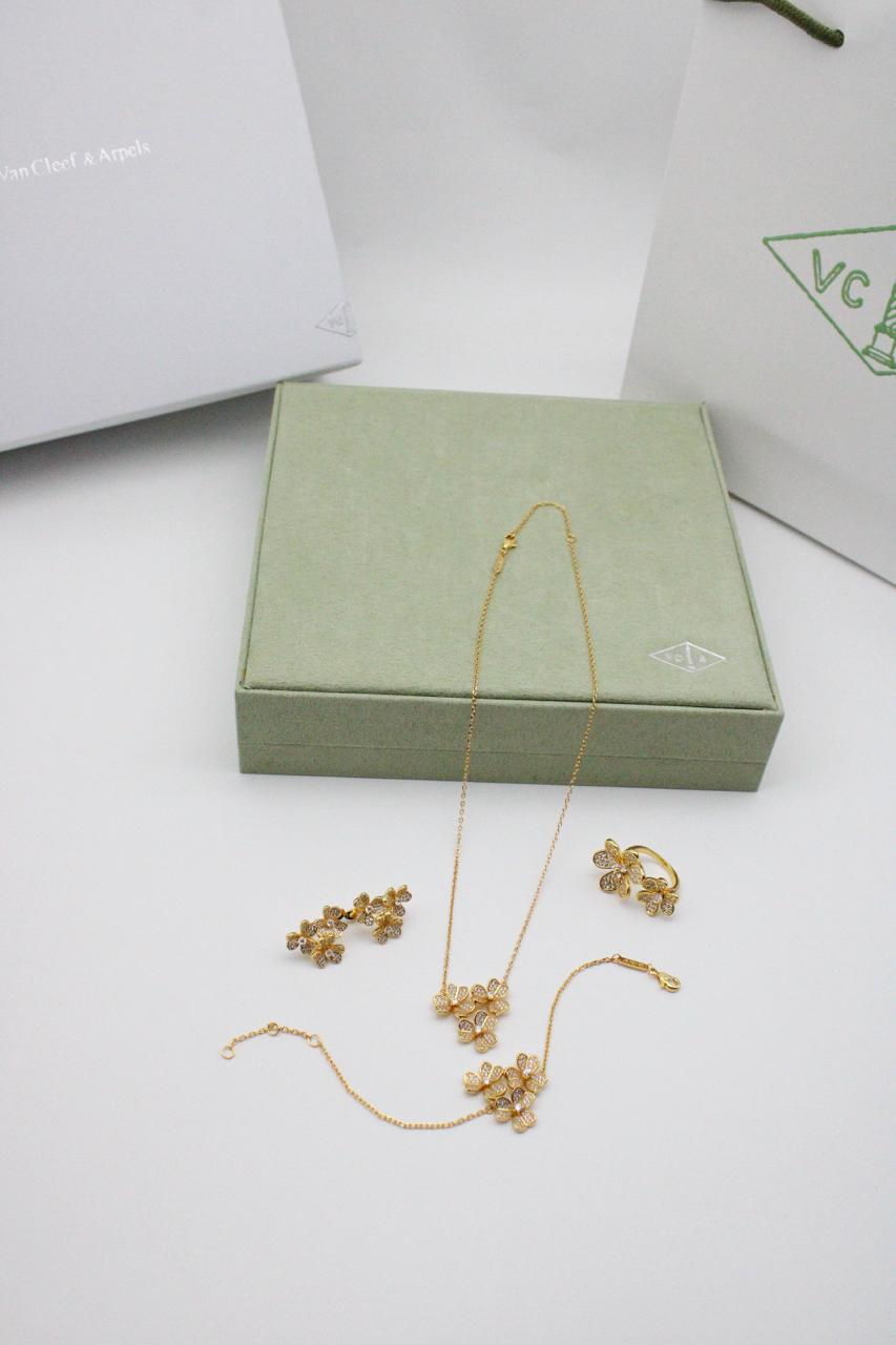Van cleef jewelry set