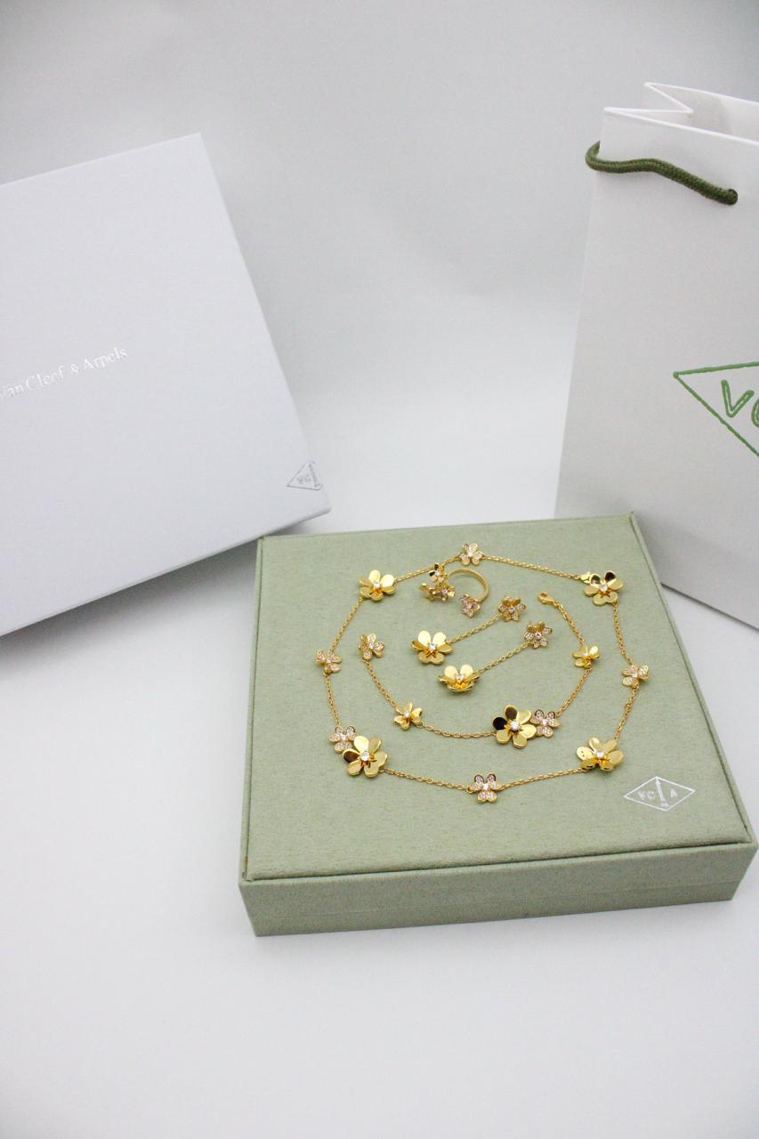 Van cleef jewelry set