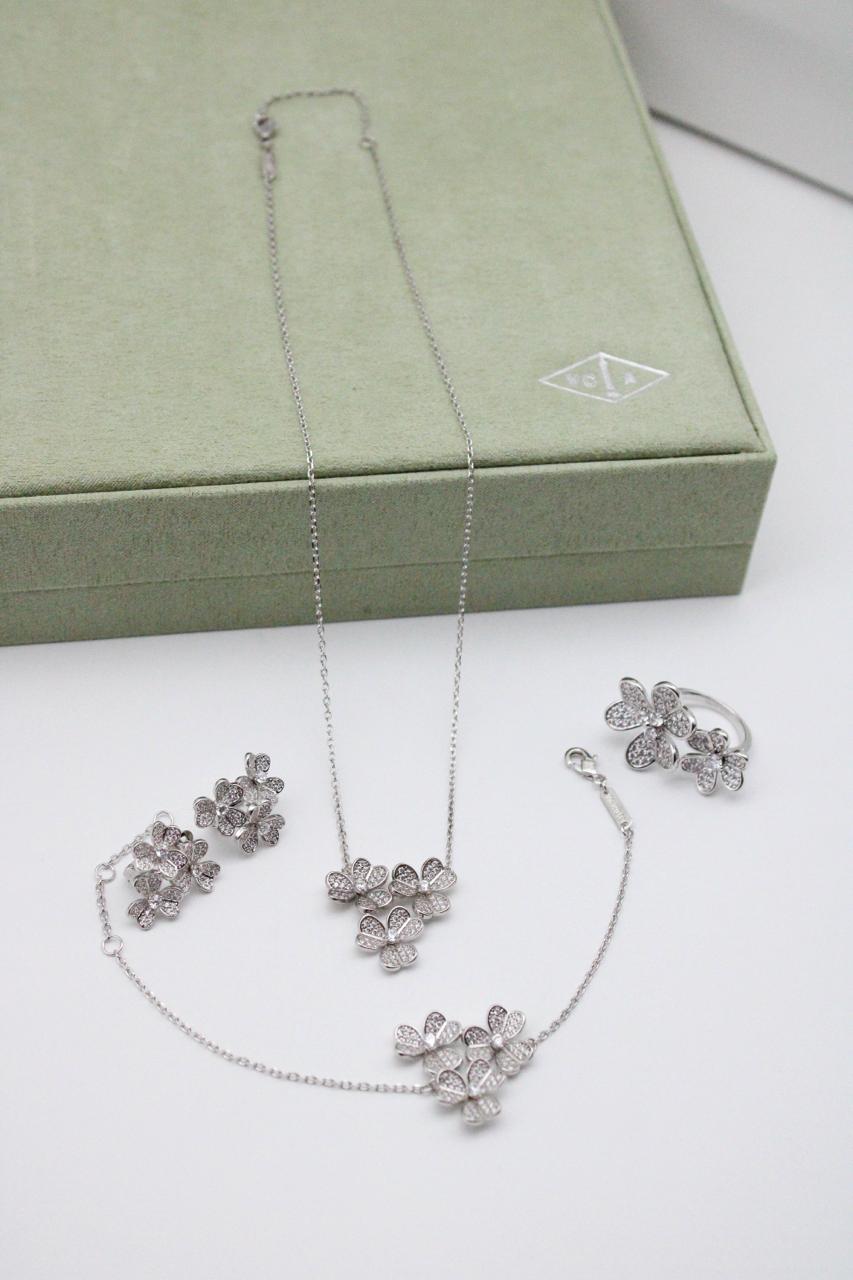 Van cleef jewelry set