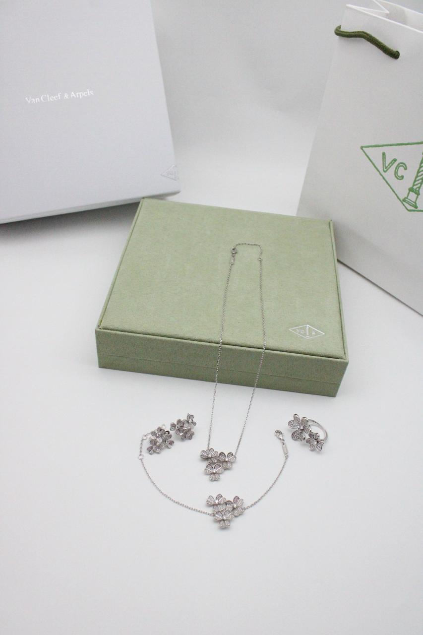 Van cleef jewelry set