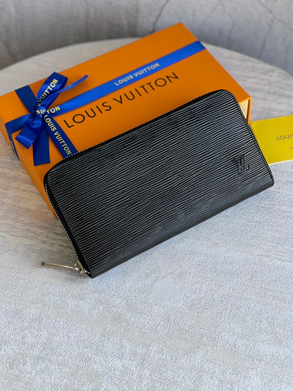Lv wallet - long with zipper