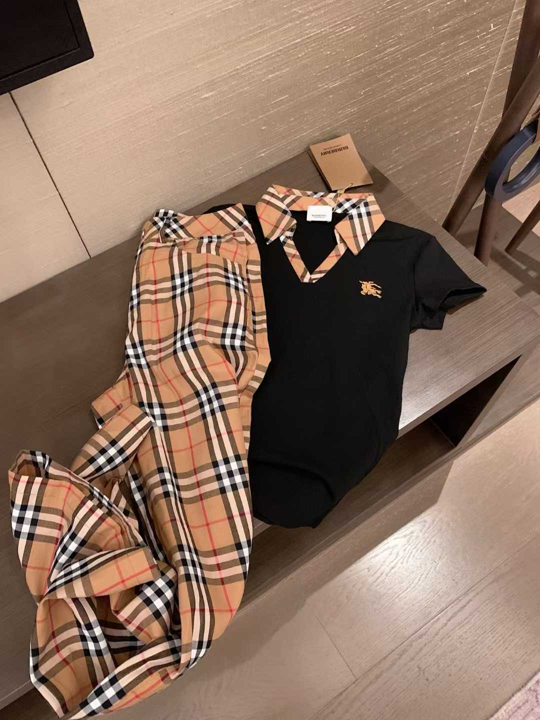 Burberry clothes set