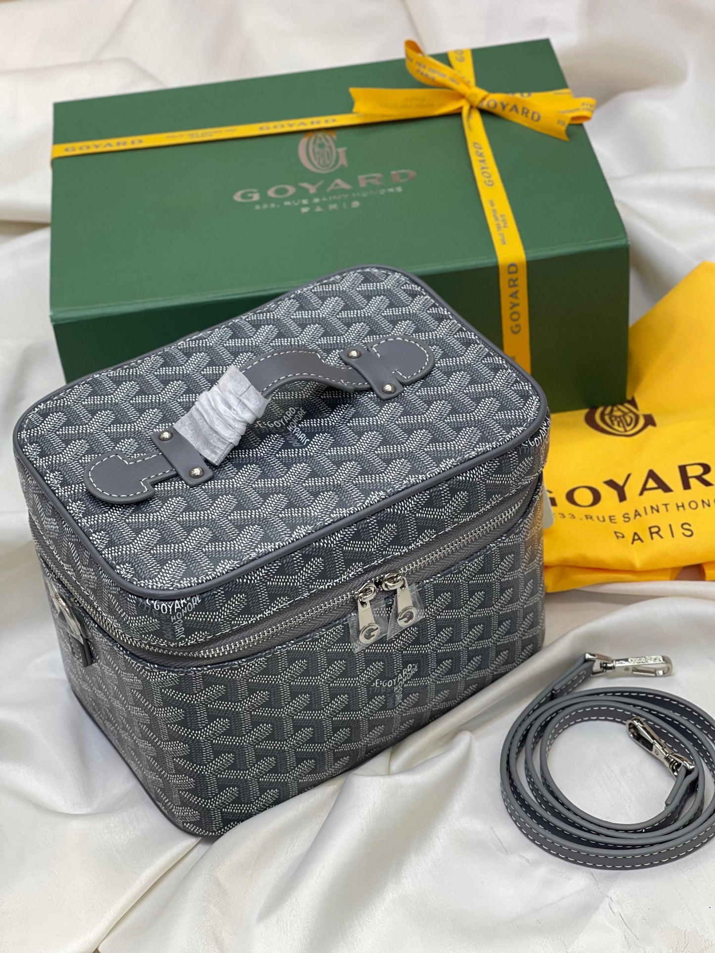 Goyard bag - make up bag