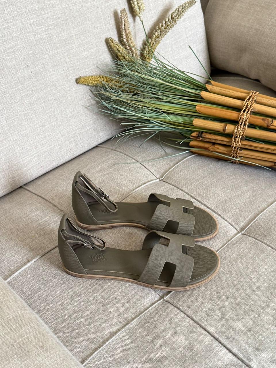 Hermes sandals. slippers