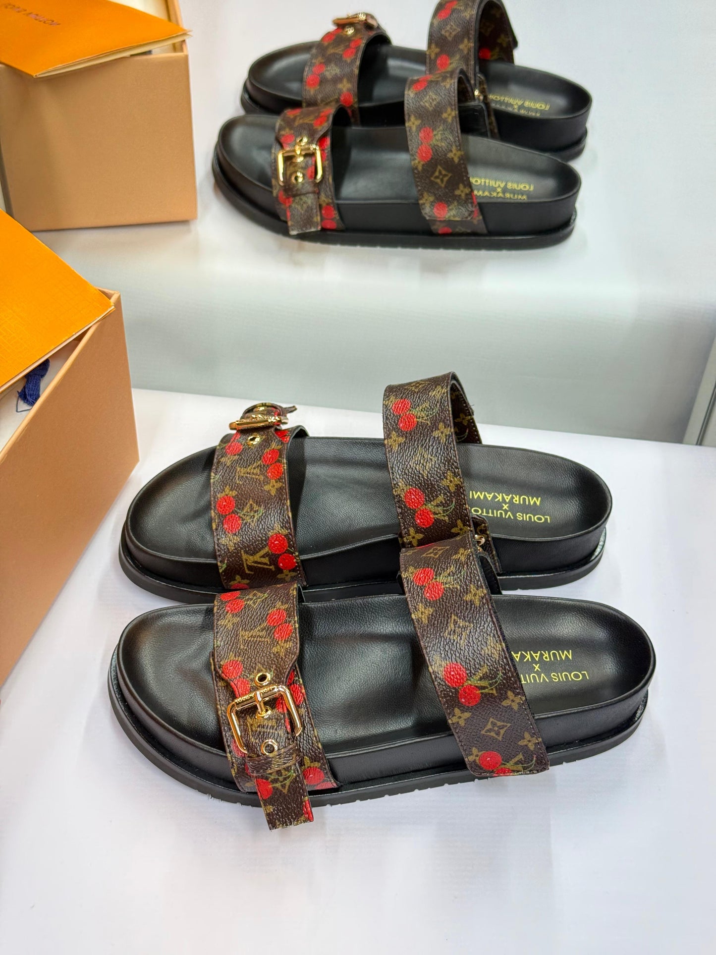 Lv slippers