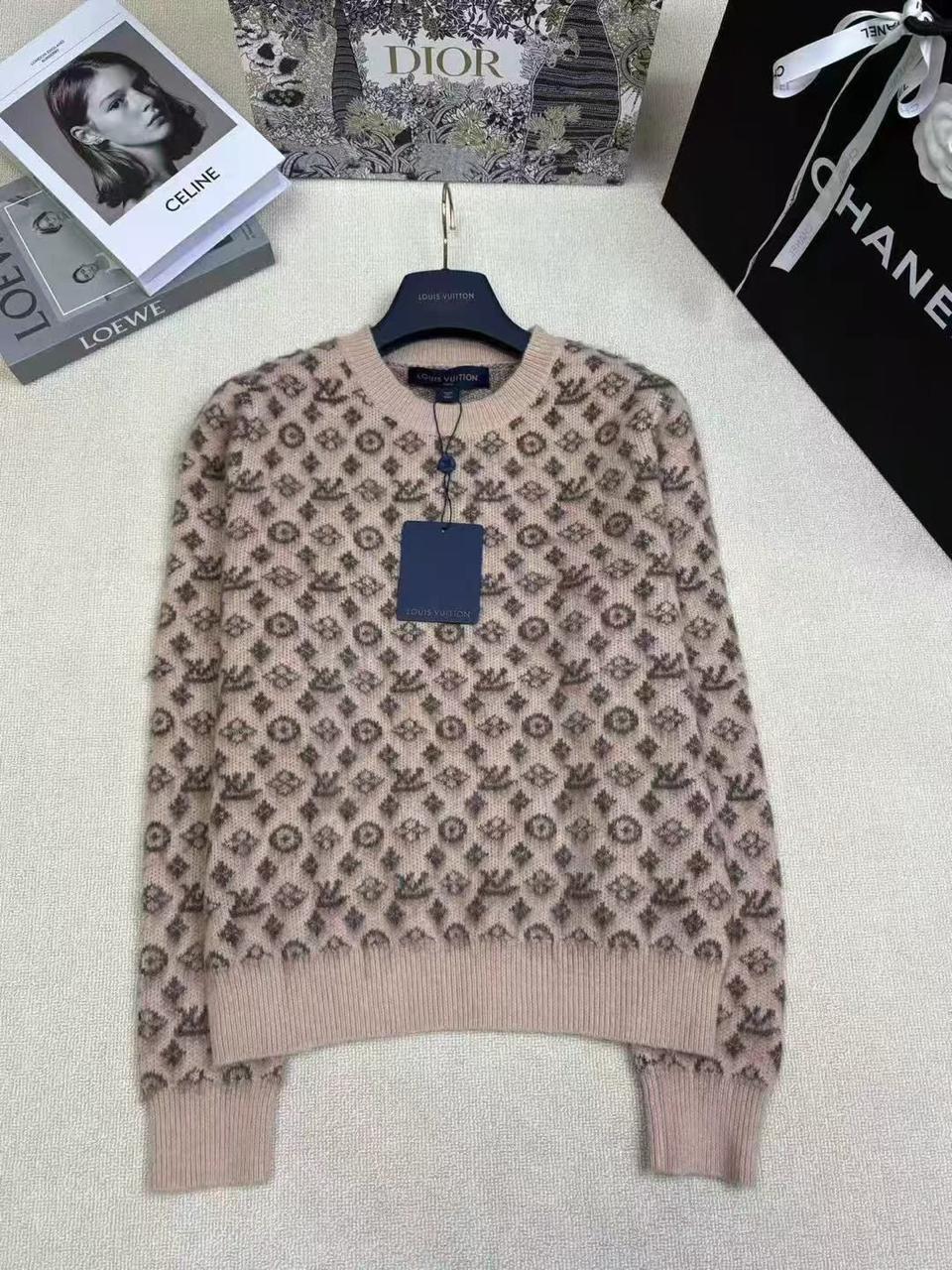 Lv sweater